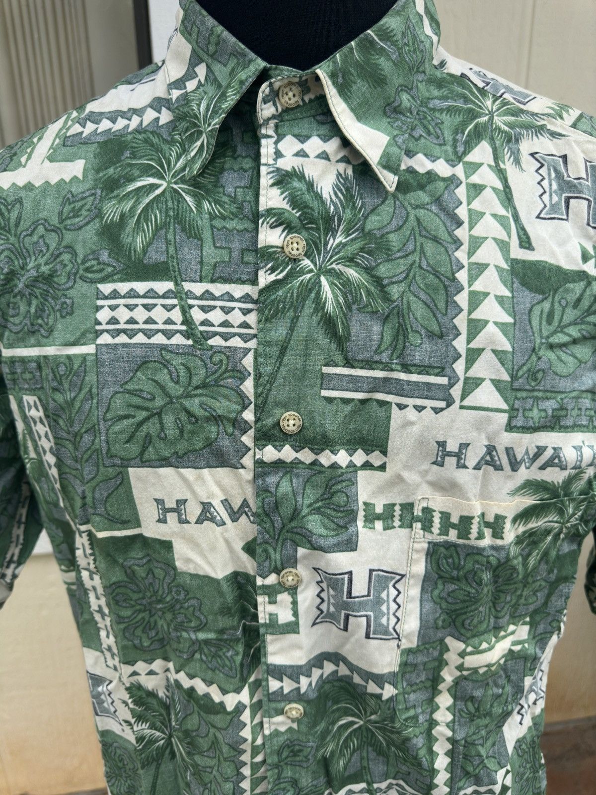 Reyn Spooner Hawaiian University of Hawaii Men’s M