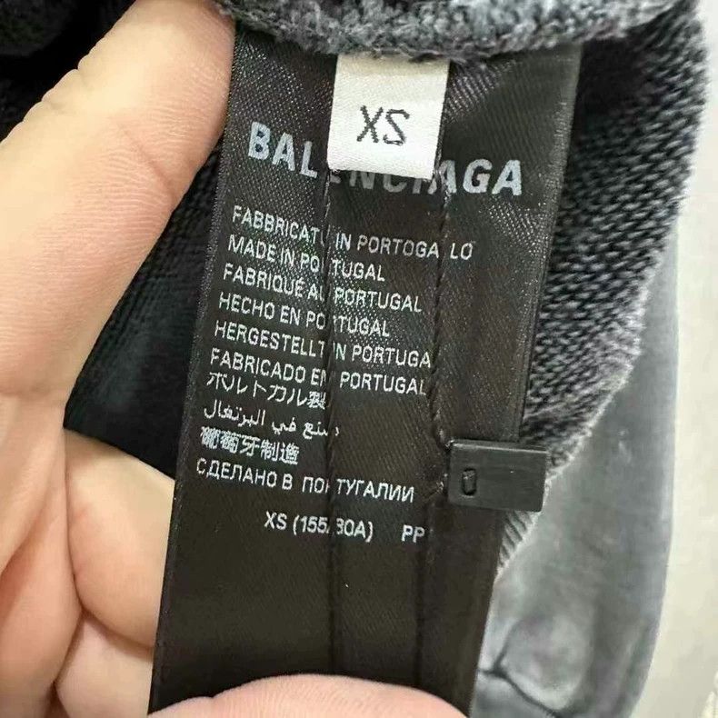 Balenciaga Balenciaga Front and Back Embroidered Paint Splash Destroy Size US XS / EU 42 / 0 - 4 Thumbnail