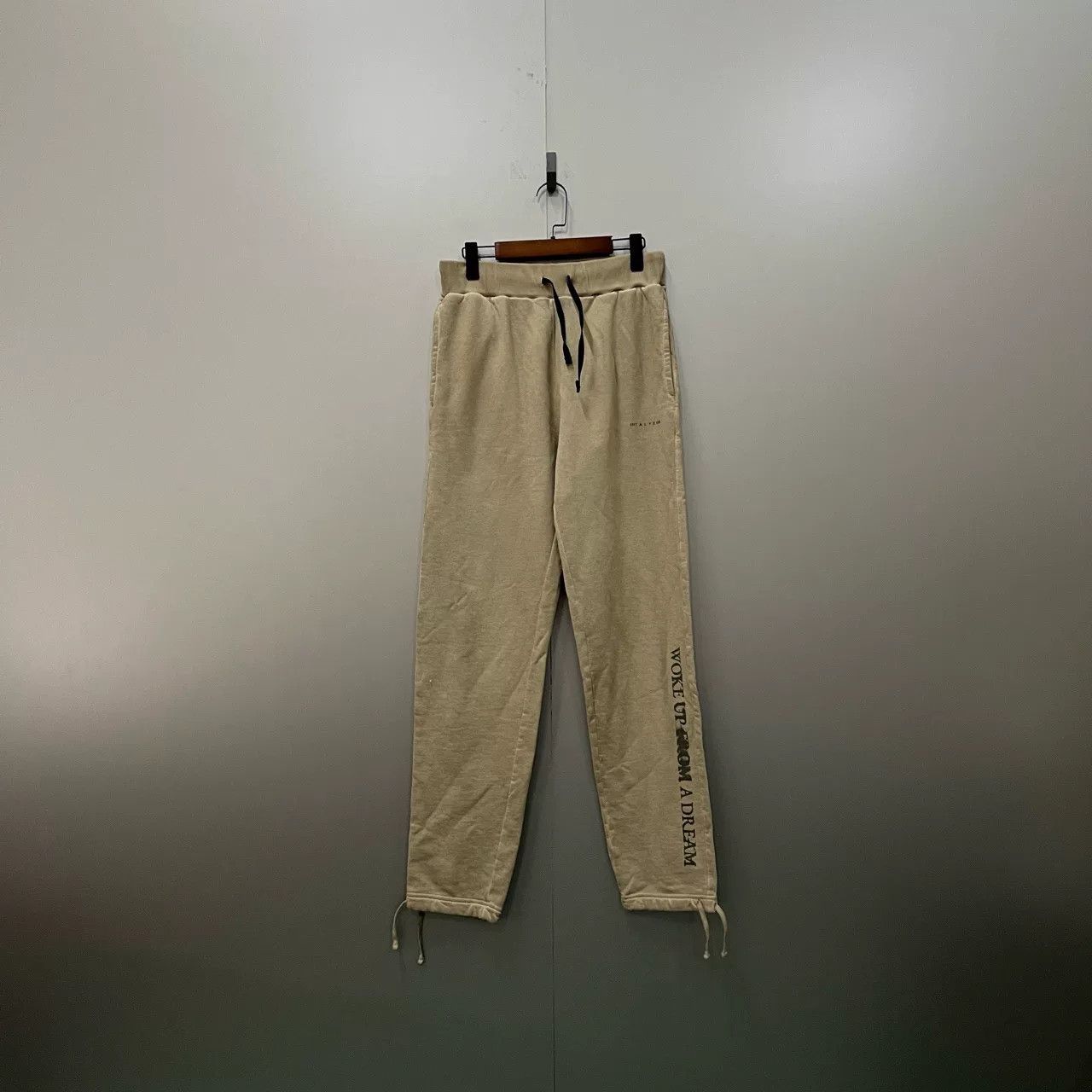 1017 ALYX 9SM khaki logo drawstring long pants Size US 30 / EU 46 - 1 Thumbnail