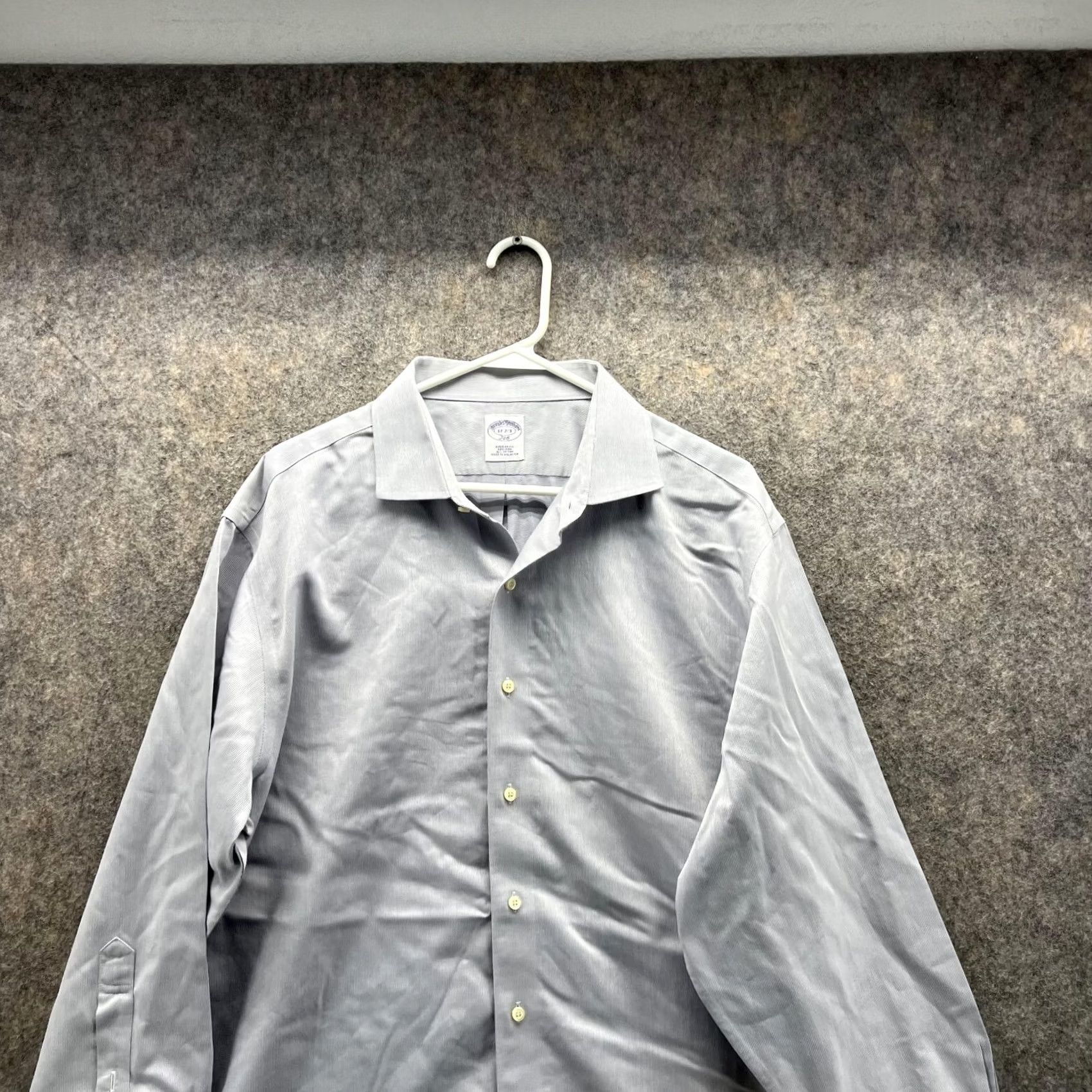 Brooks Brothers Brooks Brothers 346 Shirt Men 17 2/3 Adult Gray Button-Down Regular Fit Size US XL / EU 56 / 4 - 2 Thumbnail