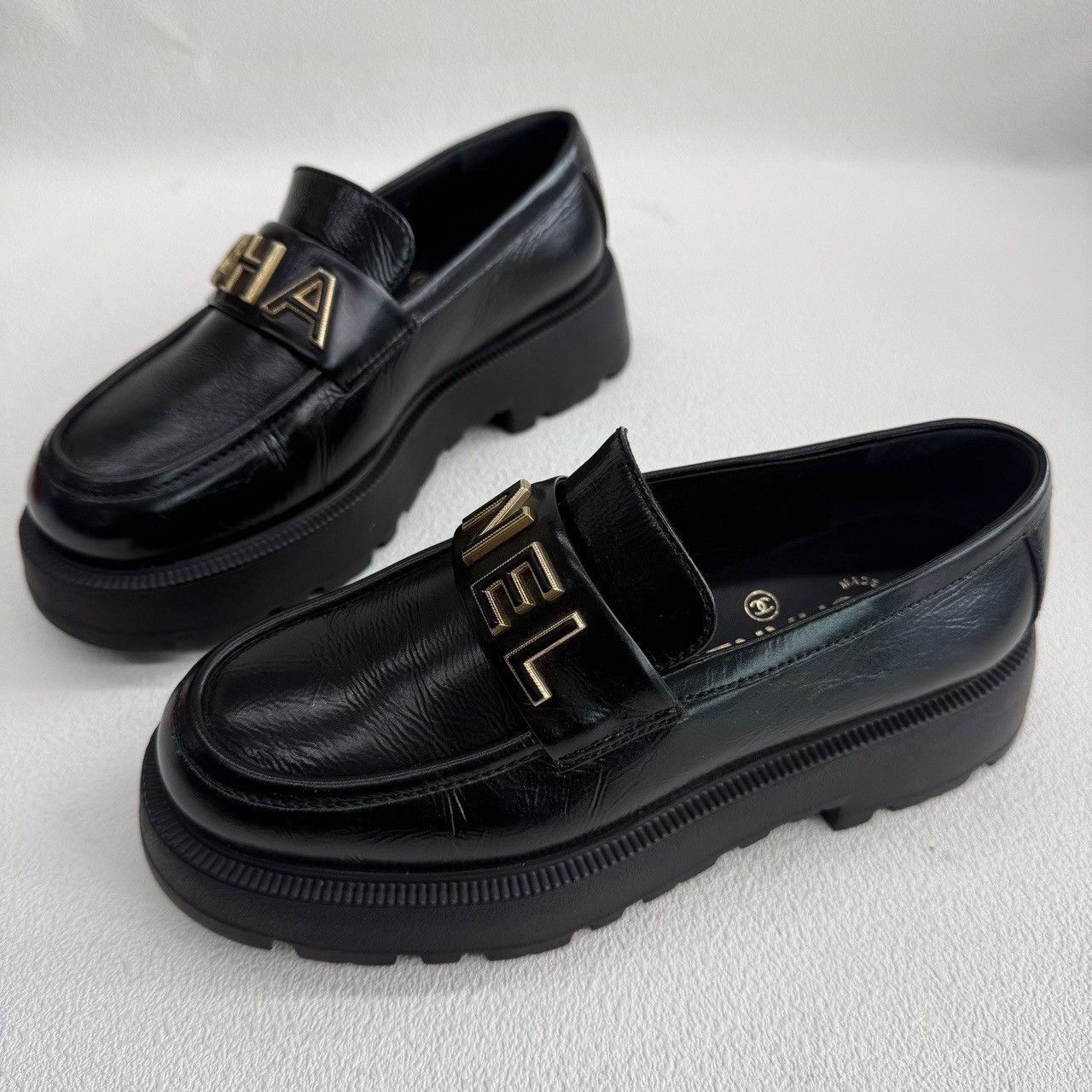 Chanel Chanel Leather Black Lowtop Sneakers us_5 Women Size US 5 / IT 35 - 1 Thumbnail