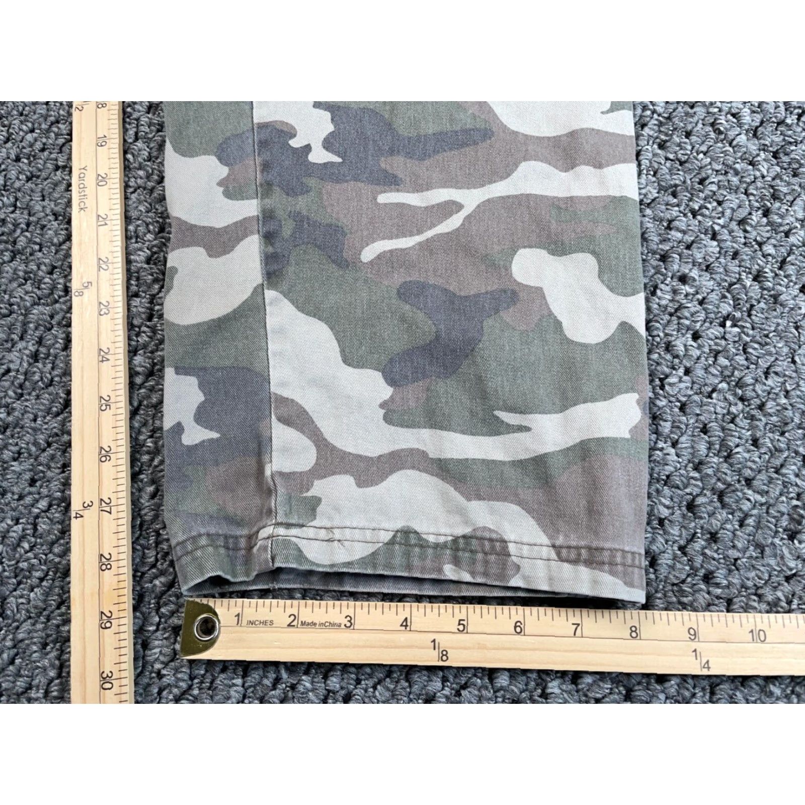 Vintage VINTAGE Nevada Camouflage Cargo Pants Men 34 x 28 Green Camo Straight Leg 90s Army Nature Outdoor Mens Size US 35 - 6 Thumbnail