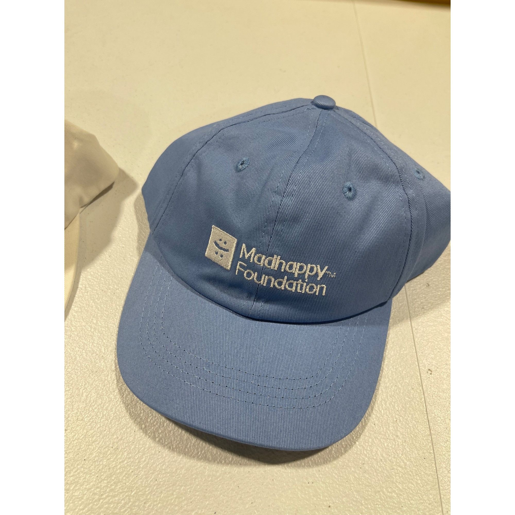 Madhappy BUNDLE OF 3 MADHAPPY ** LAKERS ** + others HATS Size ONE SIZE - 4 Thumbnail