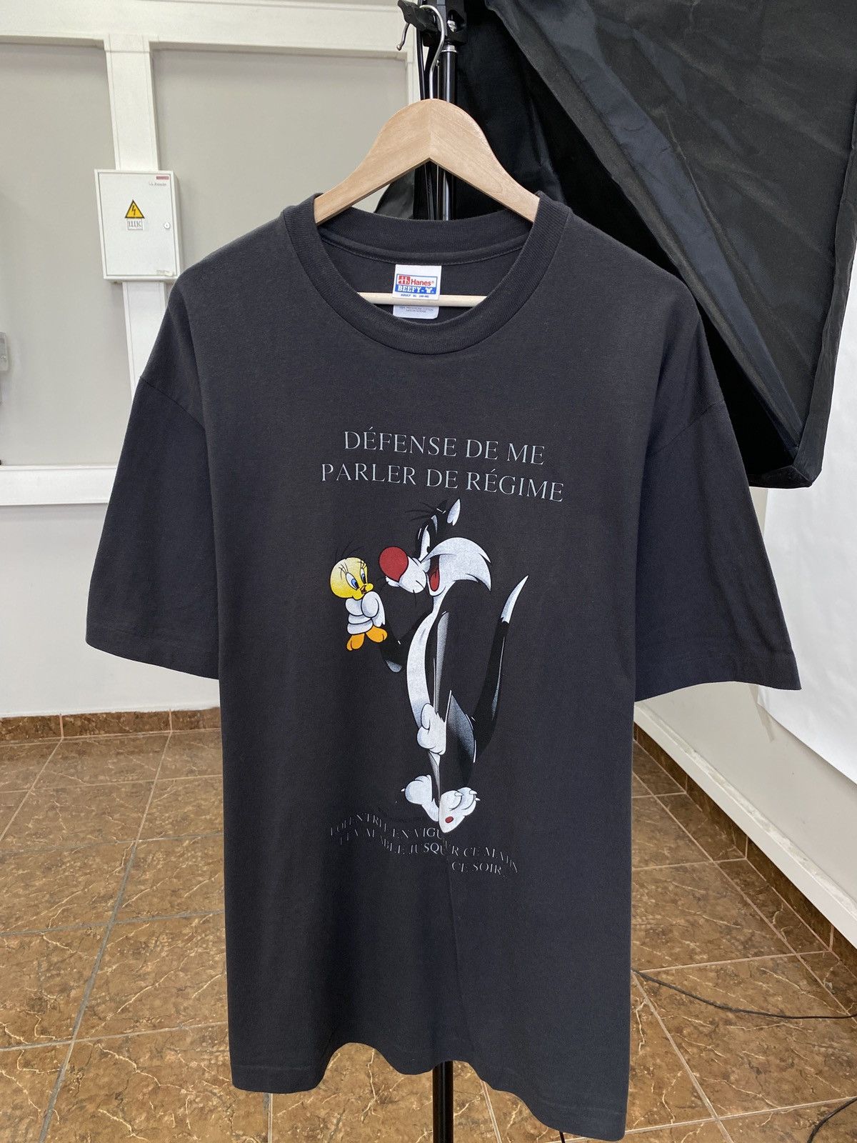 Hanes 🇺🇸 Vintage 1997 Tweety and Sylvester Movie World T-Shirt Rare Size US XL / EU 56 / 4 - 1 Thumbnail