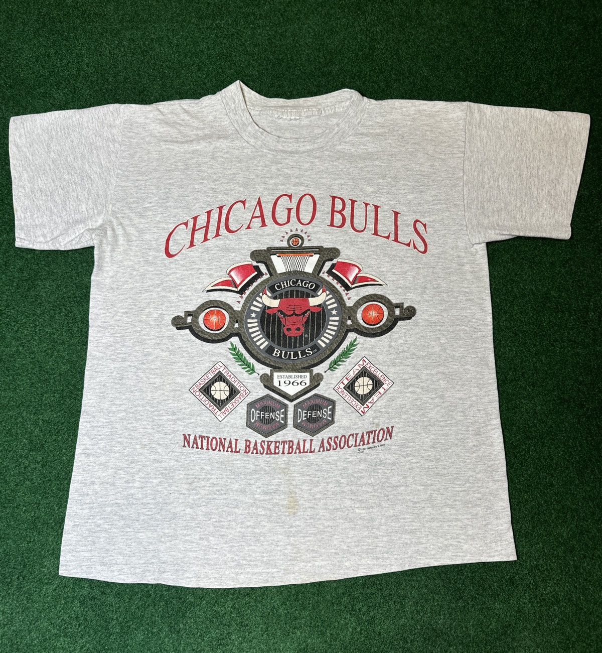 Vintage Vtg 90s Chicago Bulls 1991 Season Jordan Graphic T Shirt Size US L / EU 52-54 / 3 - 1 Thumbnail