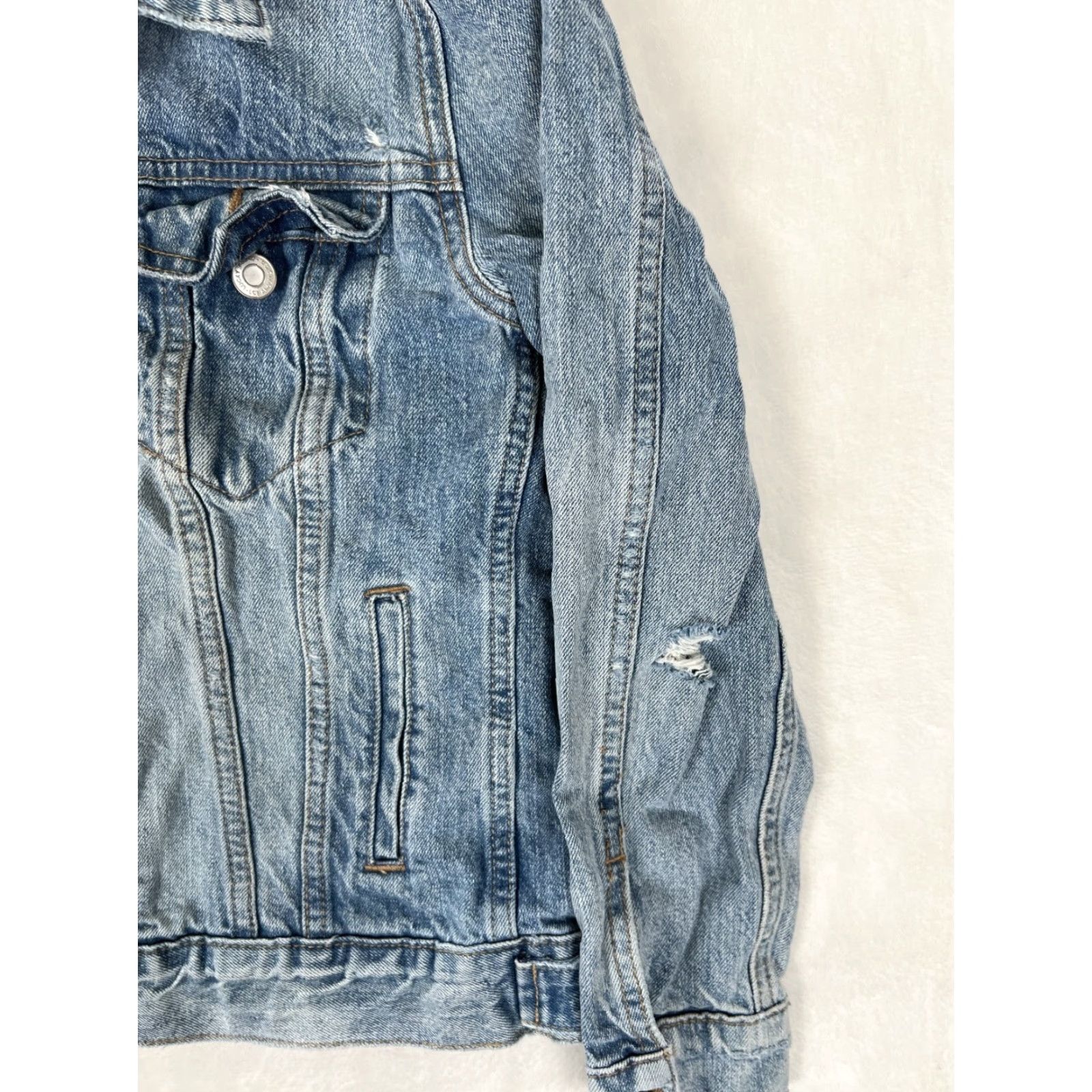 Lucky Brand Lucky Brand Tomboy Trucker Denim Jacket Women's XS Distressed 90s Classic Size XS / US 0-2 / IT 36-38 - 2 Thumbnail