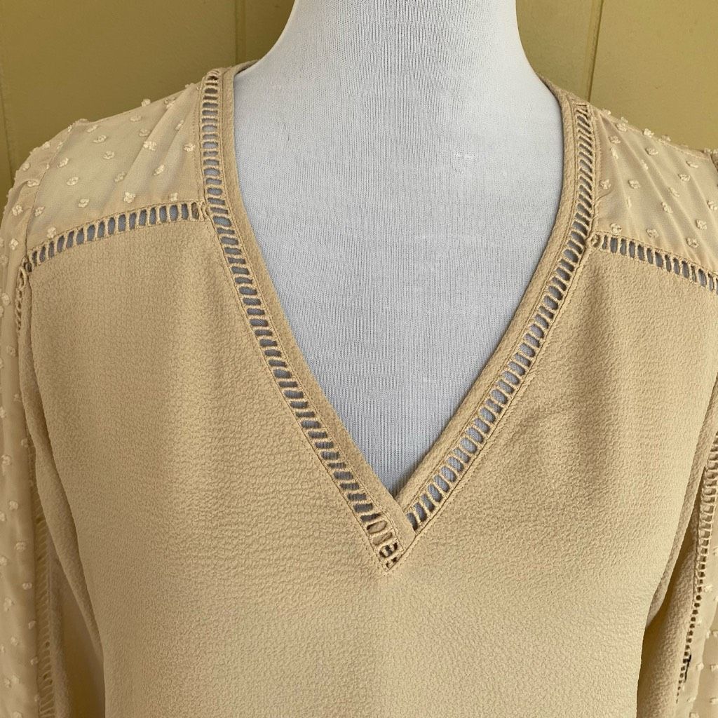 Express Express women M Longsleeve semi sheer textured print blouse Size M / US 6-8 / IT 42-44 - 2 Thumbnail
