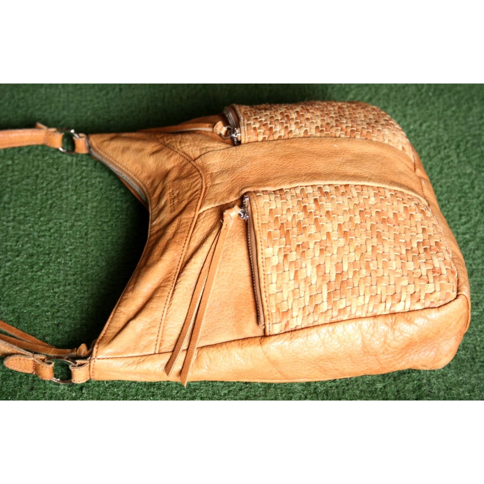 Vintage MARGOT Tan Woven Leather Shoulder Bag Women Medium Tan Leather Shoulder Bag Mens? Size ONE SIZE - 7 Thumbnail
