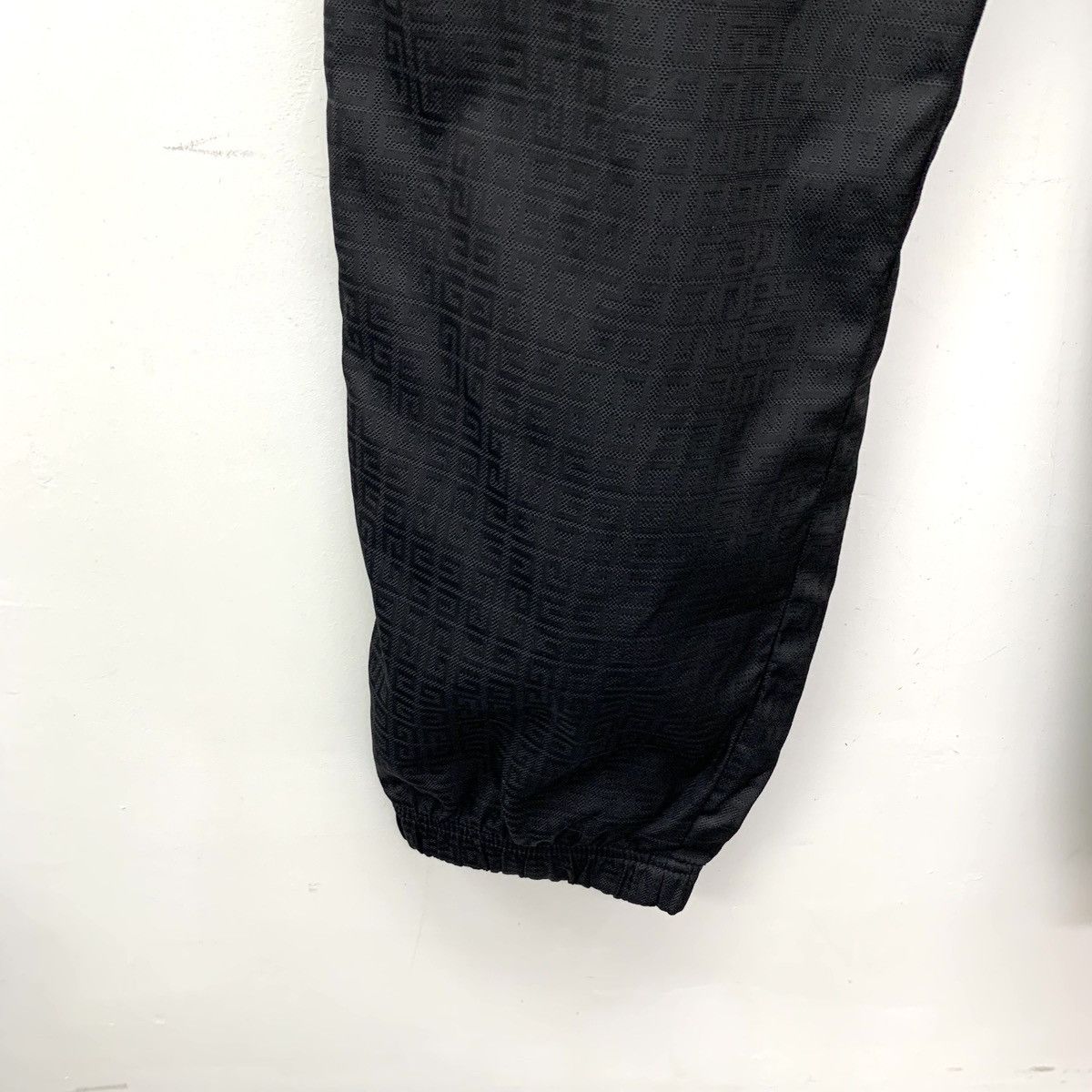 Givenchy Givenchy Black All-over Logo Tone-on-Tone Casual Pants K26WX Size US 34 / EU 50 - 5 Thumbnail