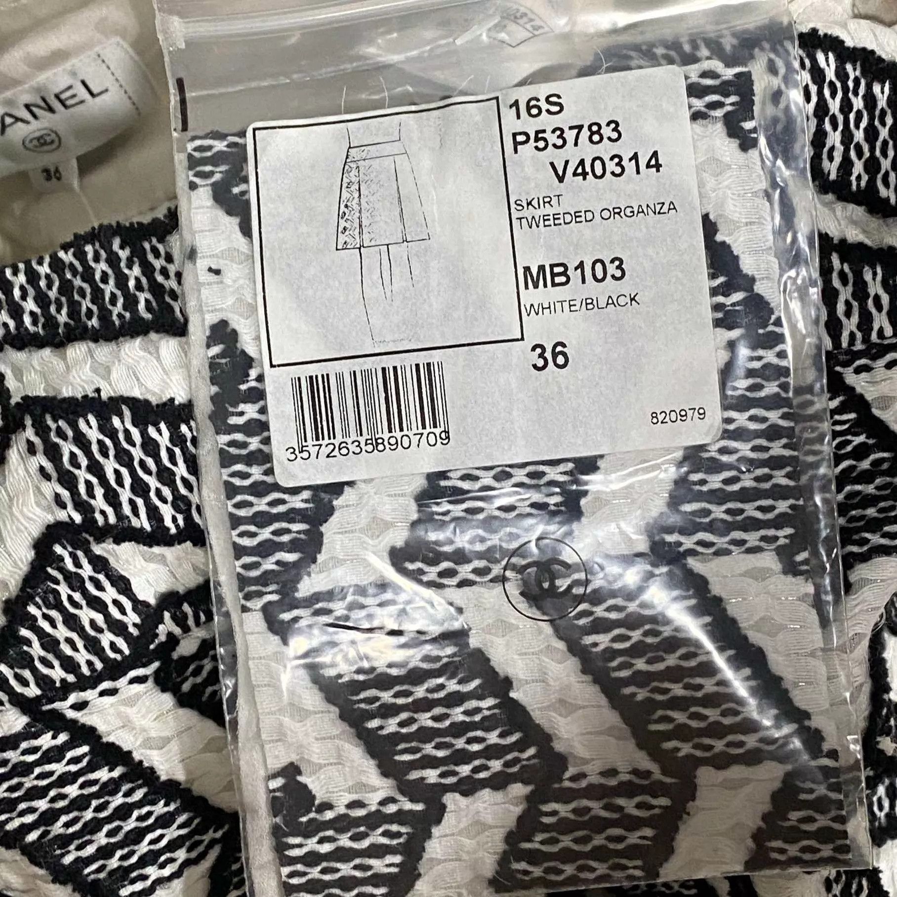 Chanel Chanel black and white woven skirt 36 Size 26" / US 2 / IT 38 - 6 Thumbnail
