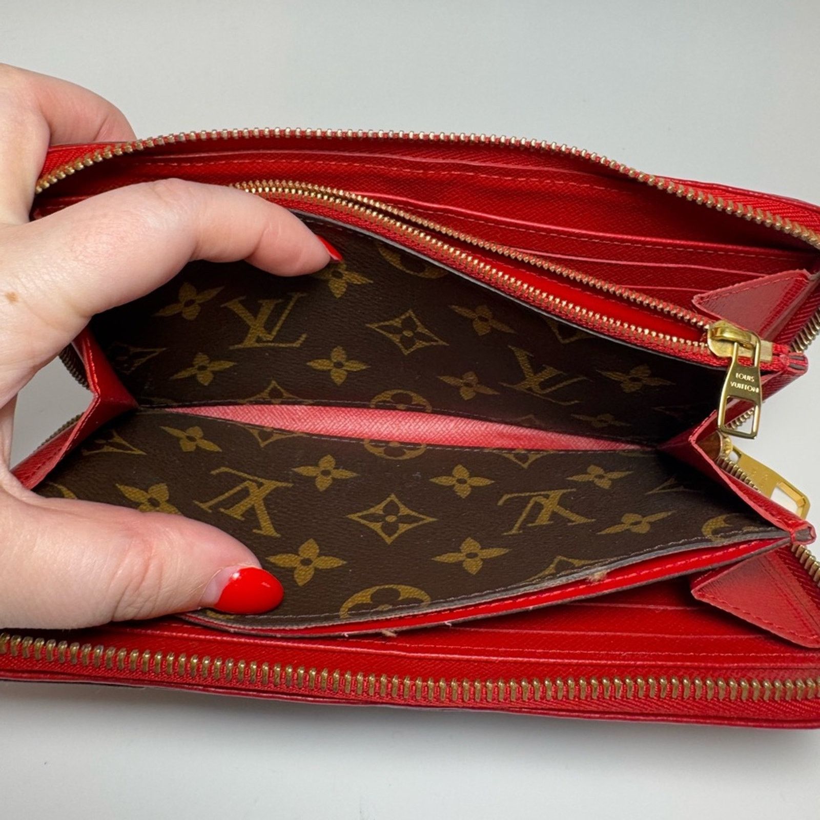 Louis Vuitton Louis Vuitton Retiro Zippy Wallet in Cerise Red Monogram Size ONE SIZE - 3 Thumbnail