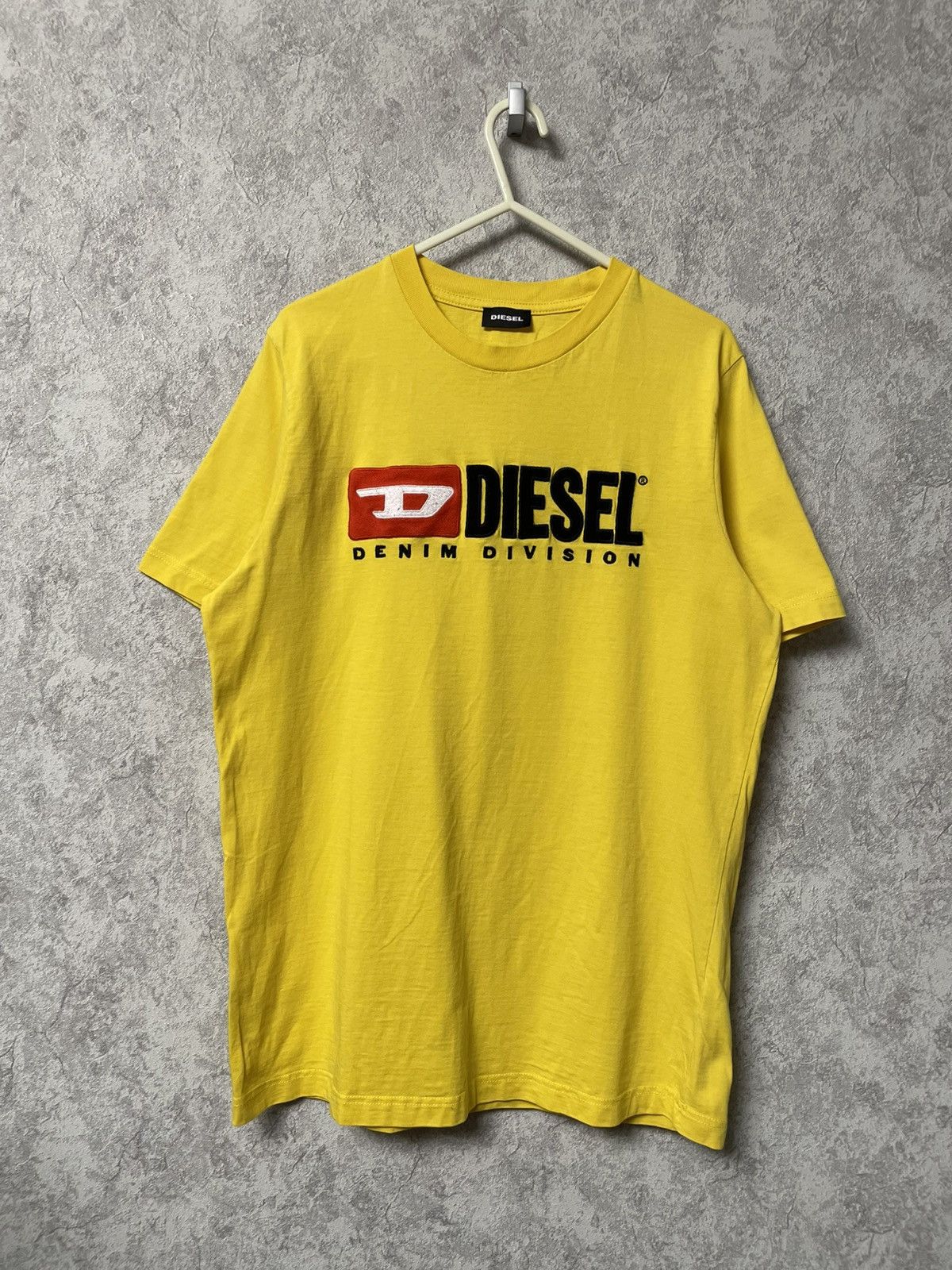 Diesel Diesel Embroidered Big Logo Yellow T-Shirt Y2K Size US S / EU 44-46 / 1 - 1 Thumbnail