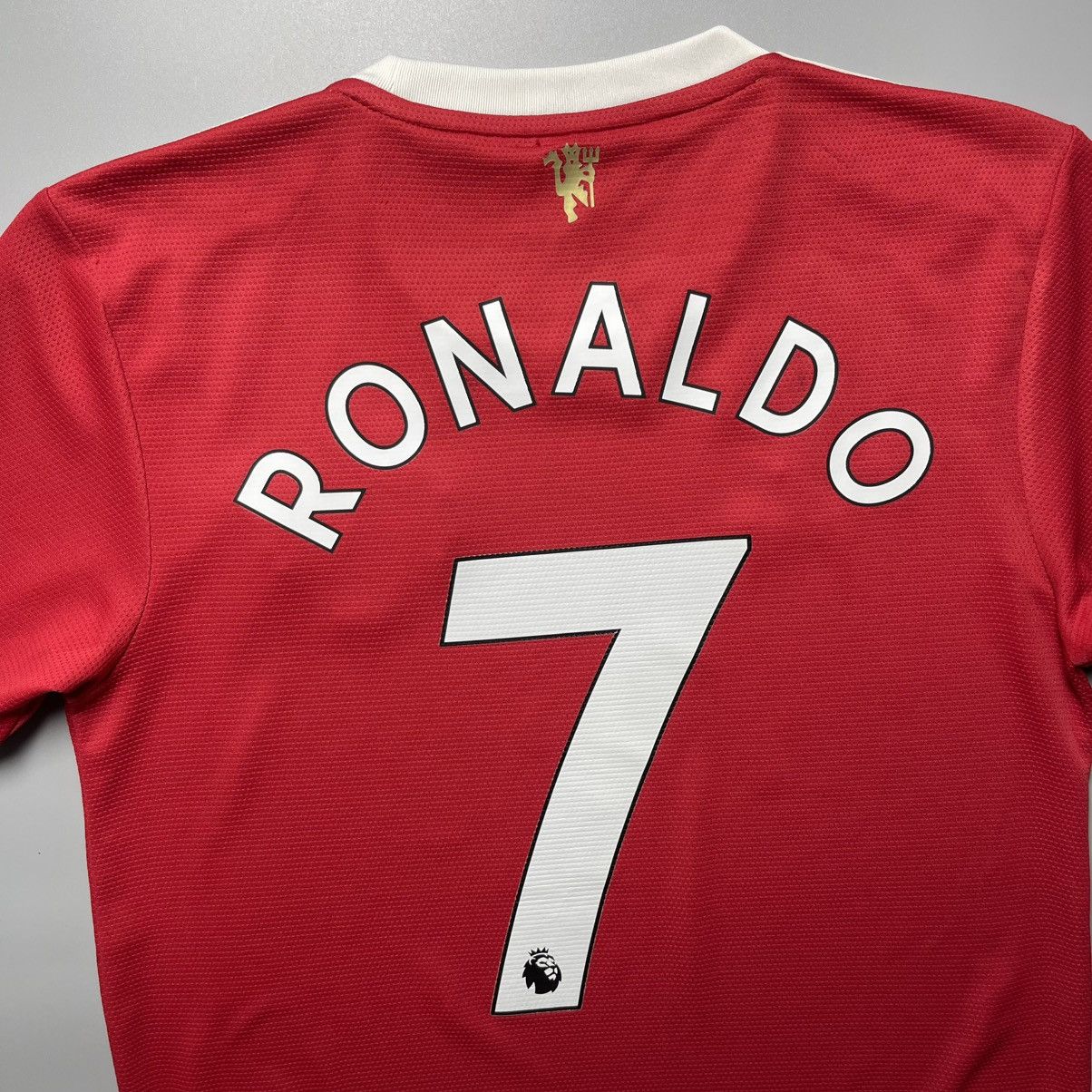 Vintage MAN UNITED ADIDAS 2021/2022 FOOTBALL HOME JERSEY #7 RONALDO Size US S / EU 44-46 / 1 - 11 Thumbnail
