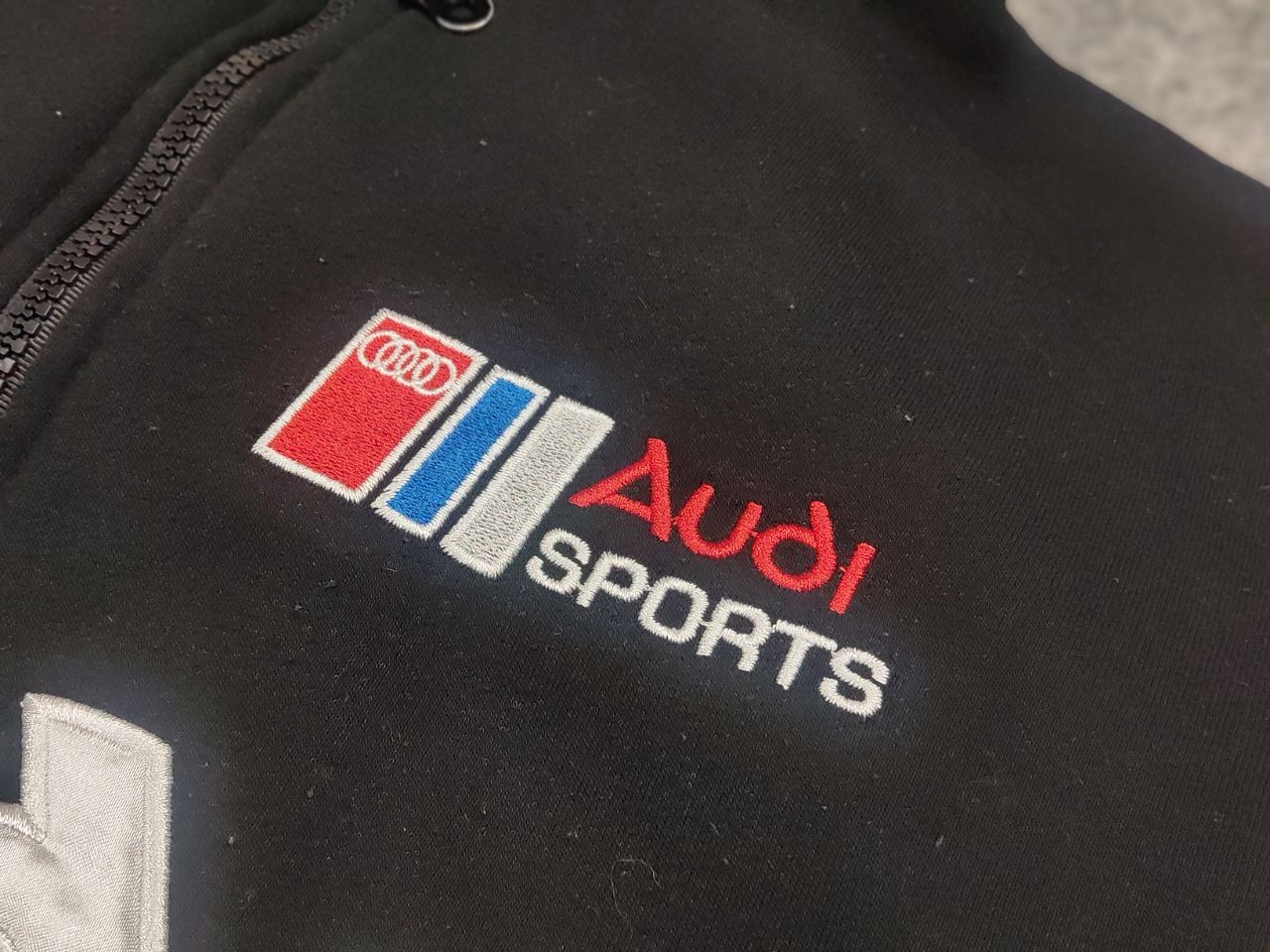 Audi Vintage Audi F1 Sports Logo Racing Full Zip Sweatshirt Y2K Size US L / EU 52-54 / 3 - 12 Thumbnail