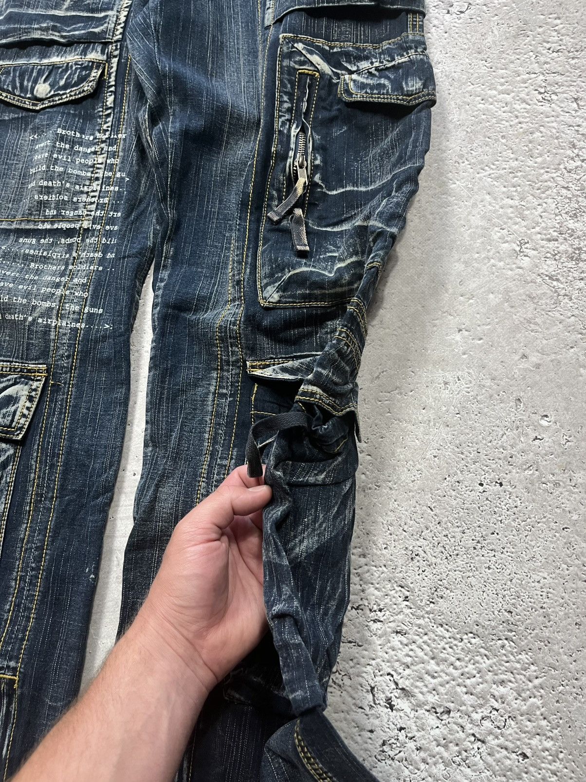 Japanese Brand × Vintage Baggy Avant-Garde Multi-Pocket Distressed Grunge Cargo Jeans Size US 31 - 6 Thumbnail