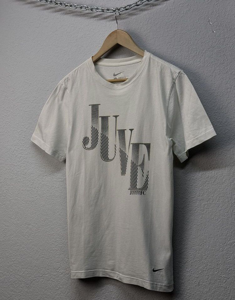 Other Juventus Nike 2012/2013 Soccer Football Size US S / EU 44-46 / 1 - 2 Thumbnail