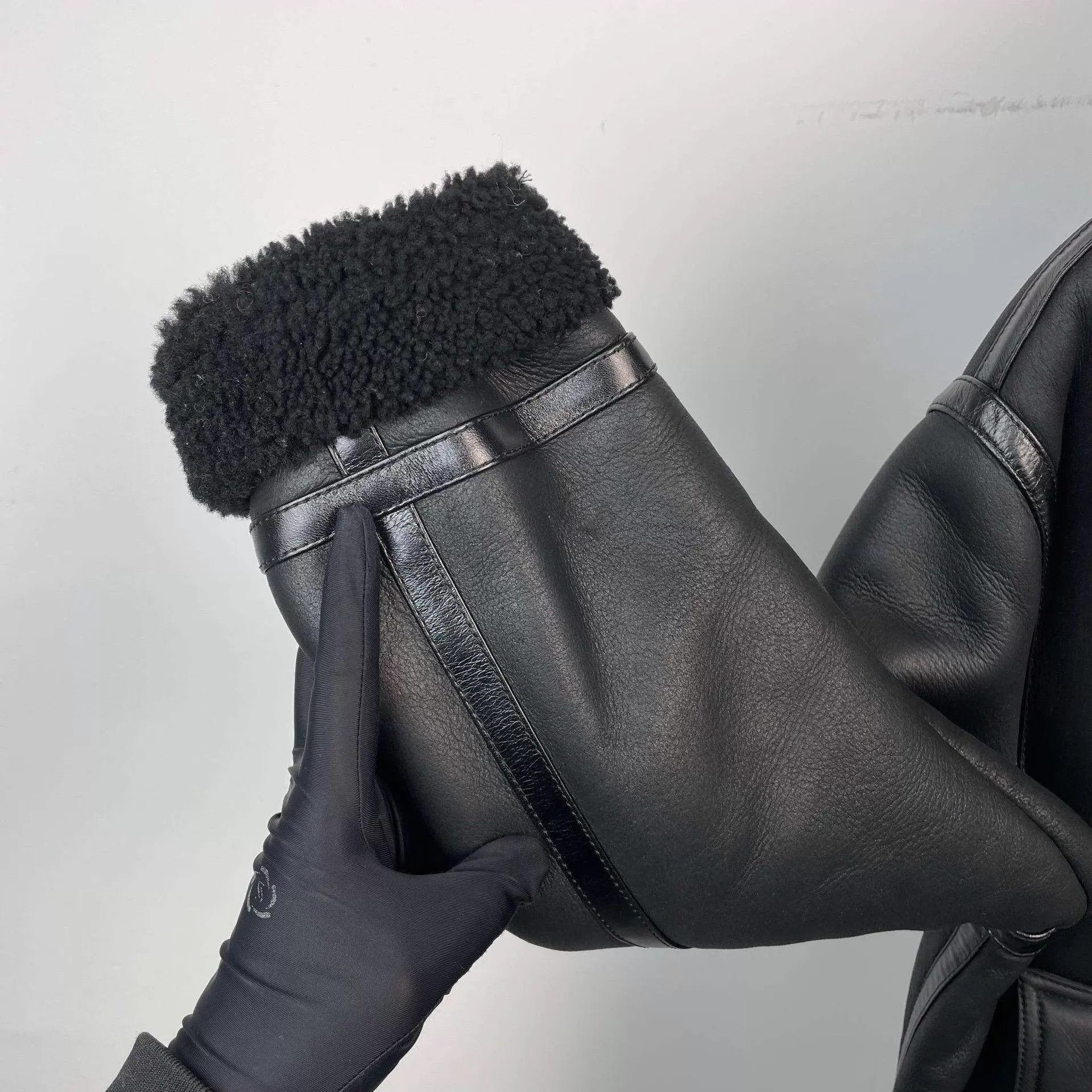 Gucci Gucci shearling fleece collar black jacket 44 Size US S / EU 44-46 / 1 - 7 Thumbnail