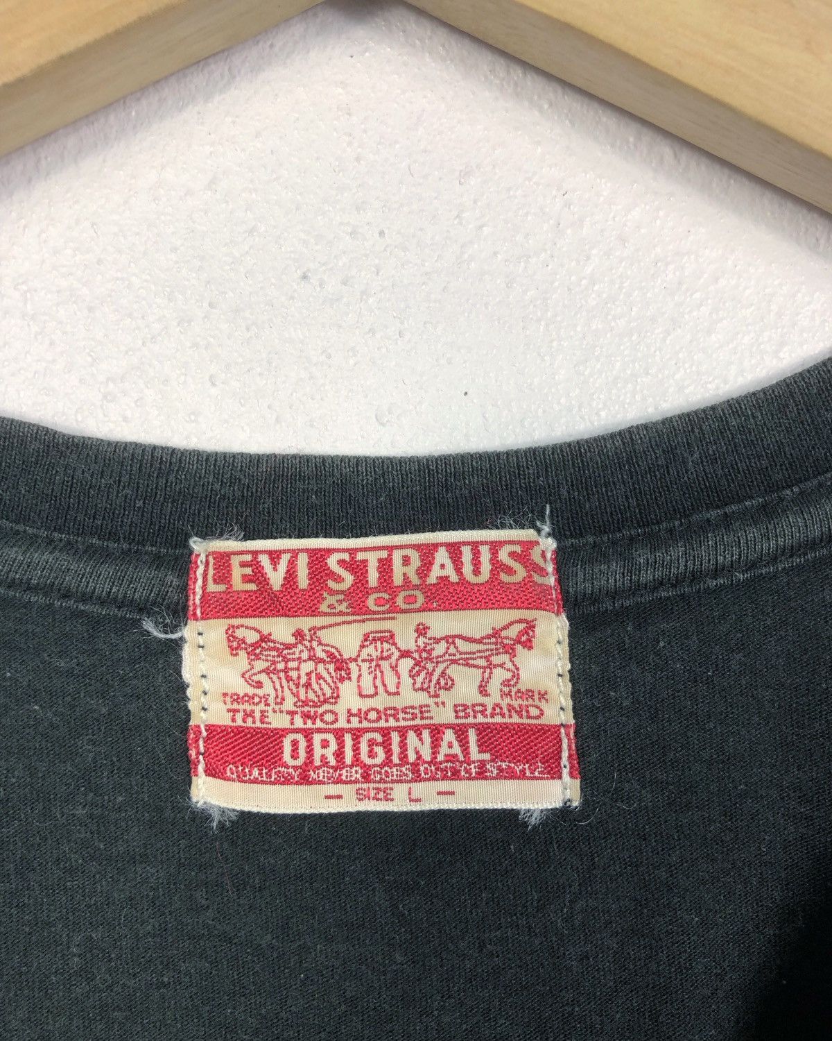 Levi's Rare Vintage Levi's V Neck Tee Size US L / EU 52-54 / 3 - 9 Thumbnail