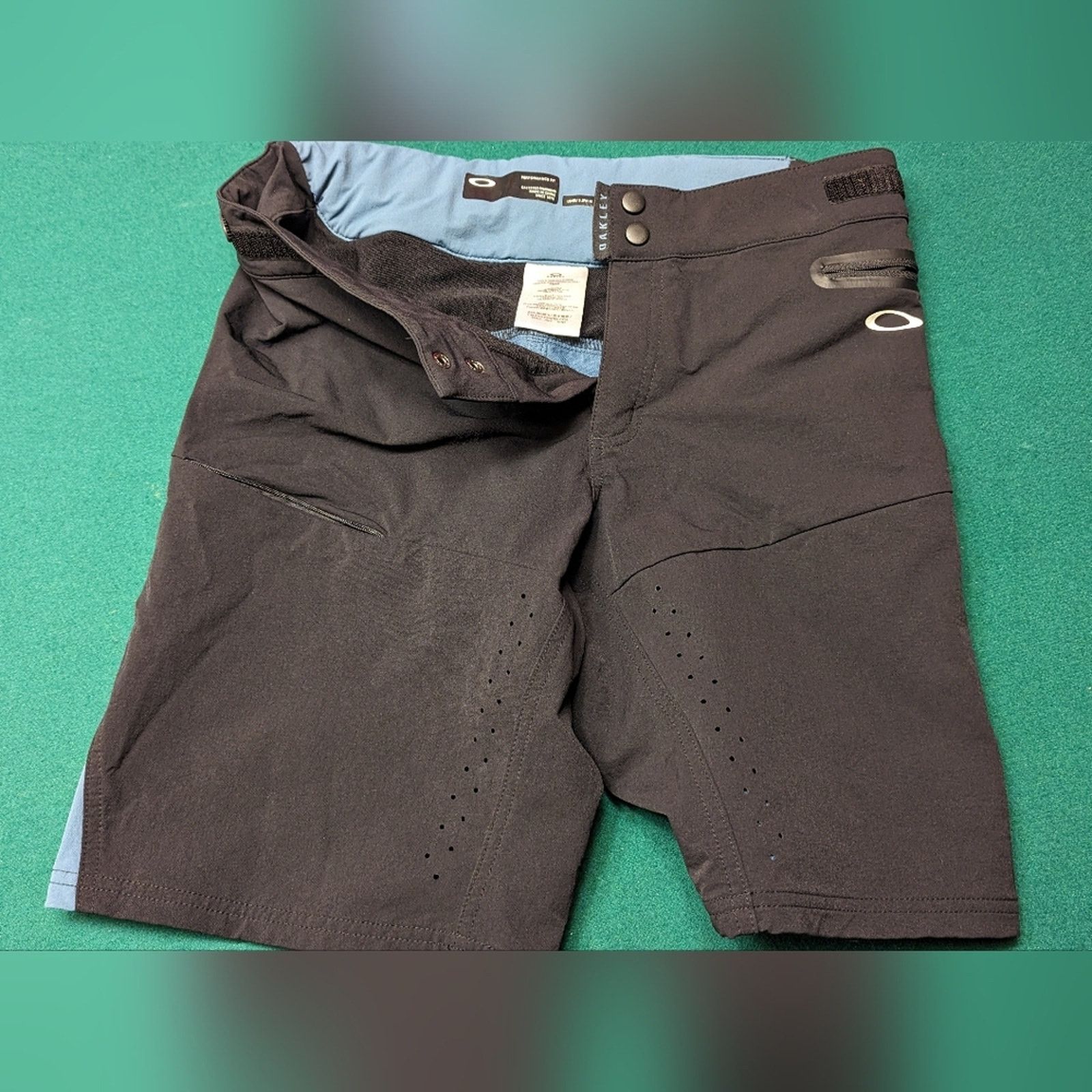 Oakley Oakley mountain bike shorts, men's small, 9 inch inseam Size US 30 / EU 46 - 4 Thumbnail