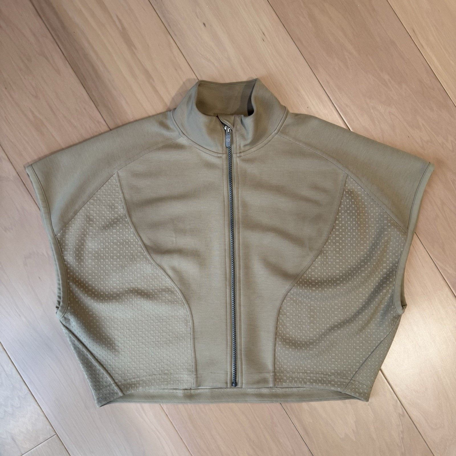 Lululemon Lululemon Embossed Panel Vest 6 Khaki Full Zip Gorpcore Size M / US 6-8 / IT 42-44 - 2 Thumbnail
