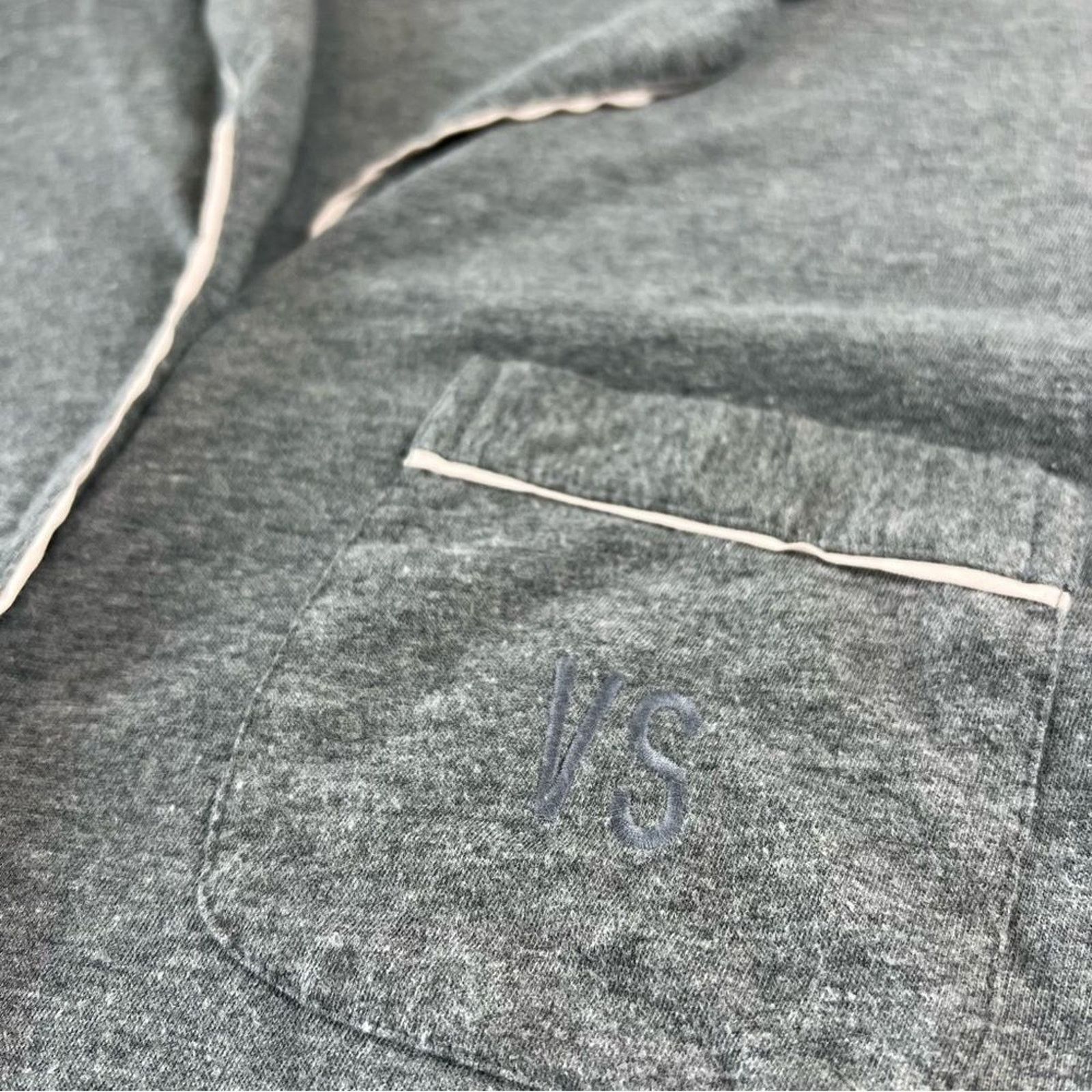 Victoria's Secret Victoria's Secret XS Button Up Pajama Top Grey Long Sleeve Size XS / US 0-2 / IT 36-38 - 3 Thumbnail