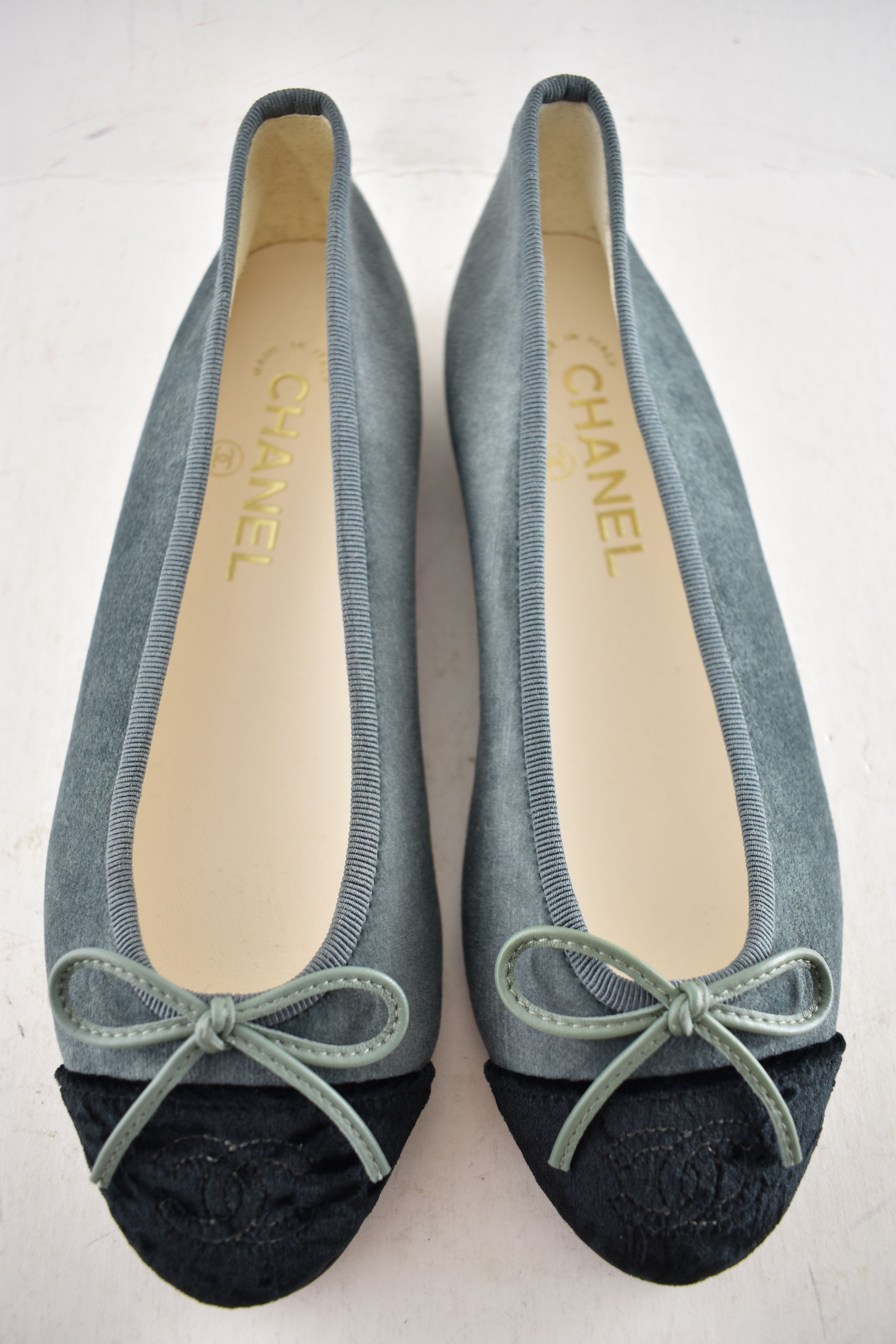 Chanel Chanel 24A Black Velvet CC Classic Ballet Ballerina Flat 36c Size US 6 / IT 36 - 11 Thumbnail