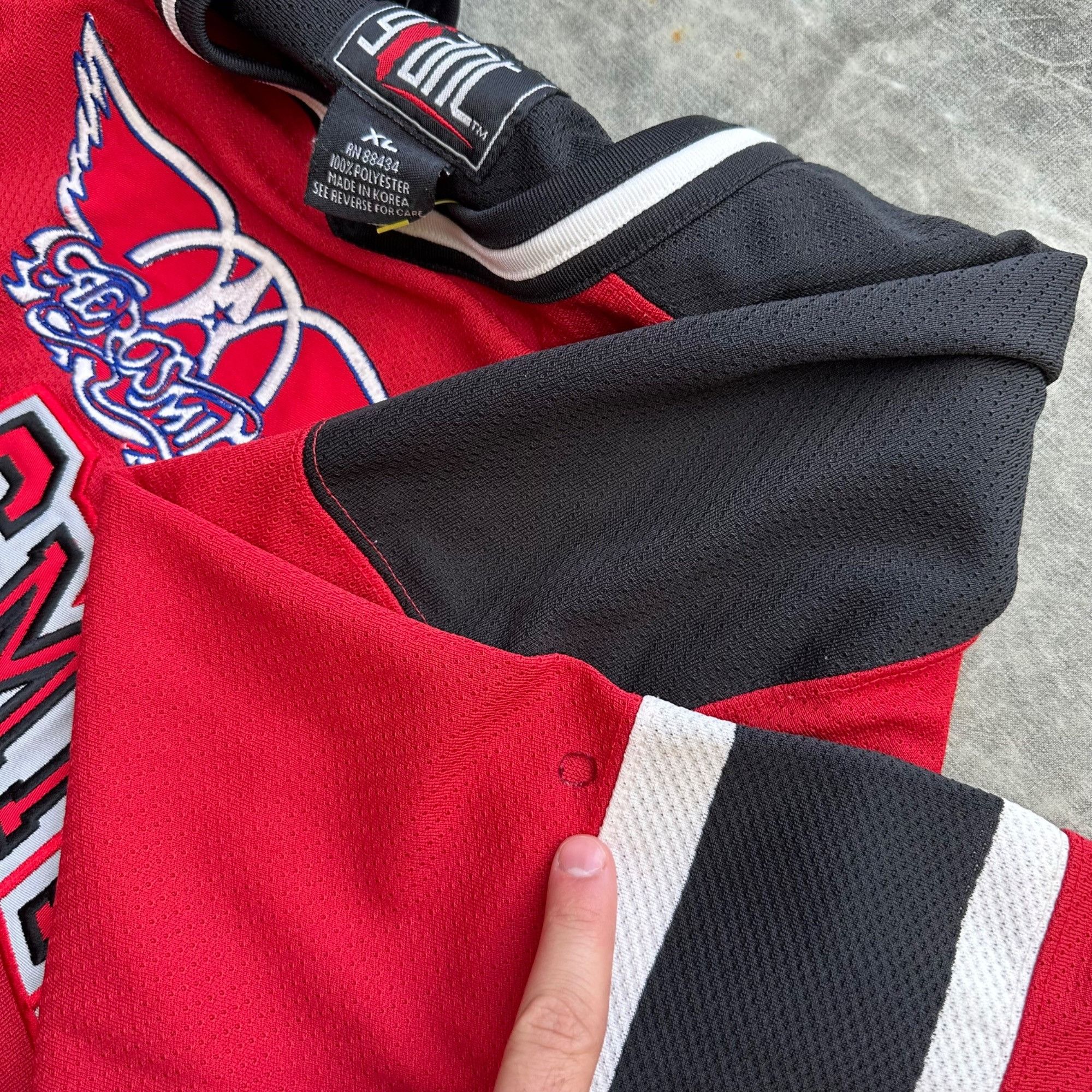 Vintage Vintage 90s Aerosmith 9 Lives Tour Hockey Jersey Size US XL / EU 56 / 4 - 4 Thumbnail