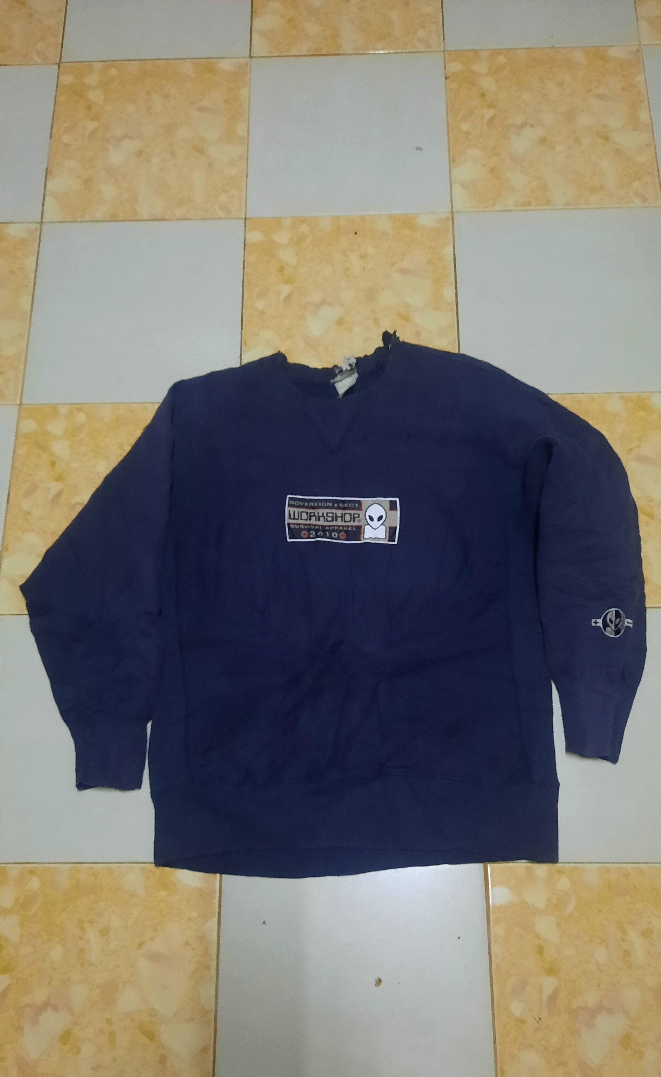 Vintage alien workshop sweatshirt