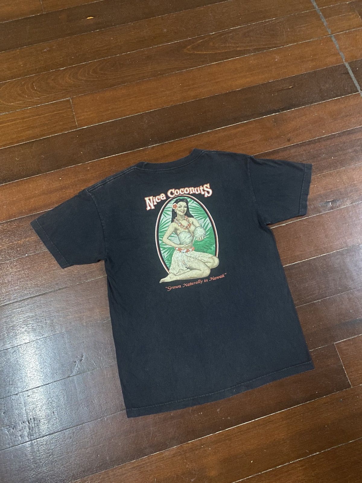 Vintage Vintage Hawaii parody nice coconuts grown naturally Tee Size US L / EU 52-54 / 3 - 3 Thumbnail