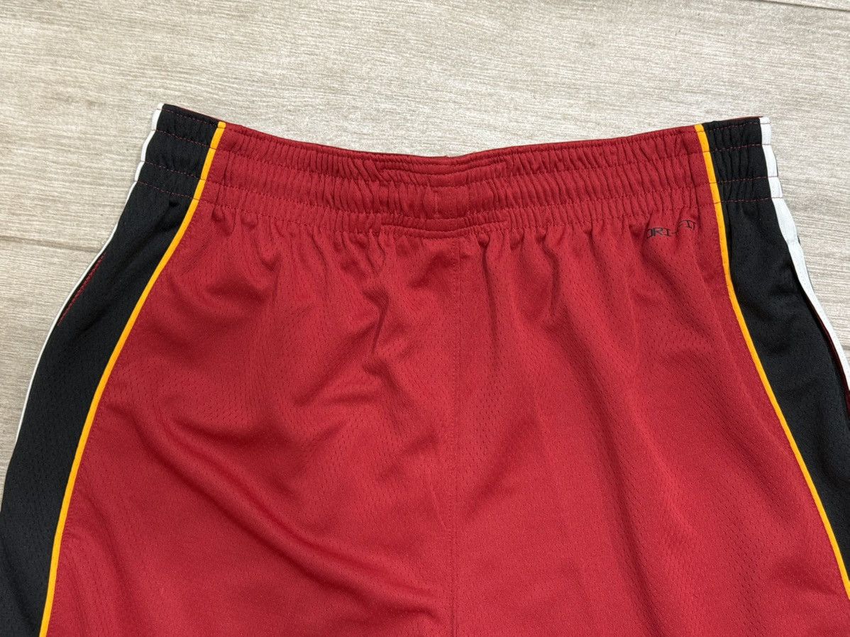 Jordan Brand Jordan Brand Miami Heat CV9566-608 Swingman Red Shorts Large Size US 36 / EU 52 - 13 Thumbnail