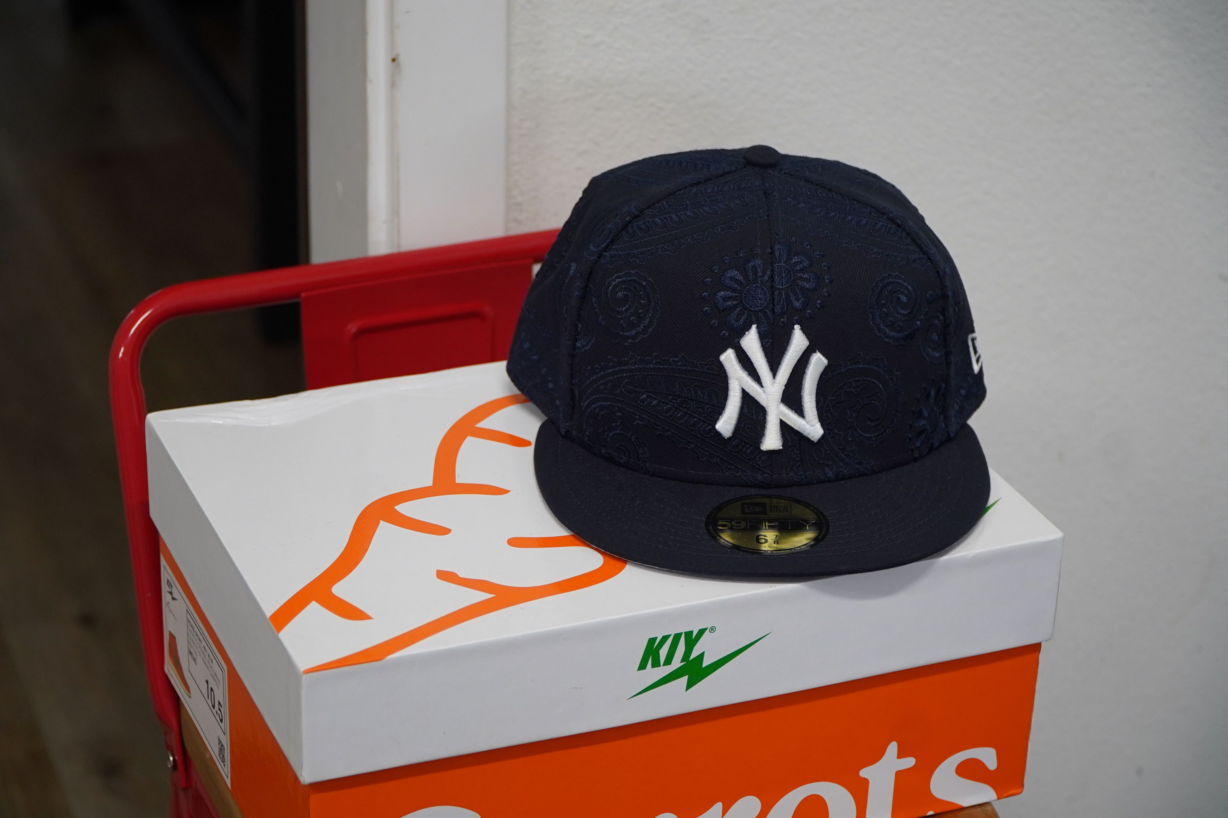 New Era Paisley New York Yankees New Era - Size 7 6 7/8 Size ONE SIZE - 1 Thumbnail