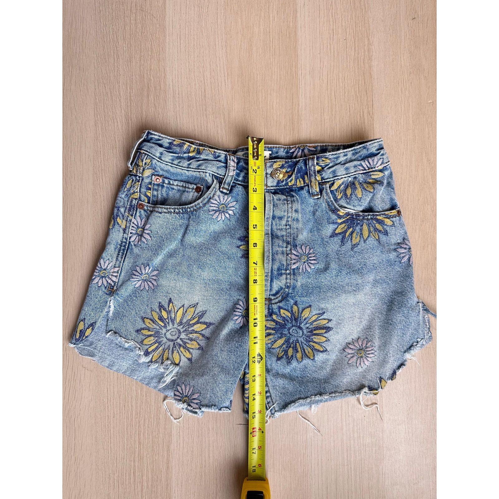 Free People Free People Denim Shorts with Floral Pattern - Size 25 Size 25" / US 0 / IT 36 - 8 Thumbnail