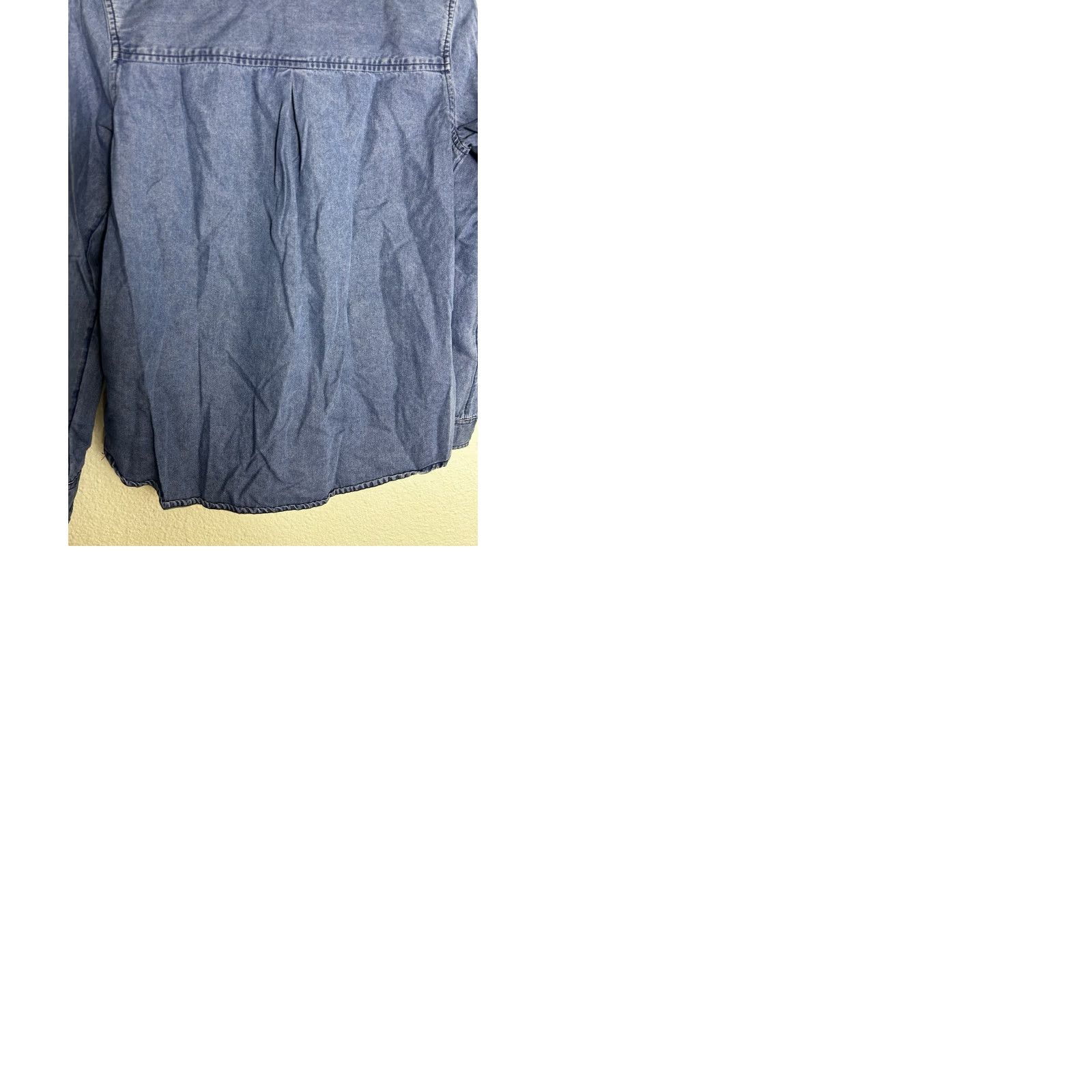 Lucky Brand Lucky Brand Chambray Denim Button-Up Shirt Small Women Regular Blue Long Sleeve Collared Pocket Bohemian Western Casual Size S / US 4 / IT 40 - 10 Thumbnail