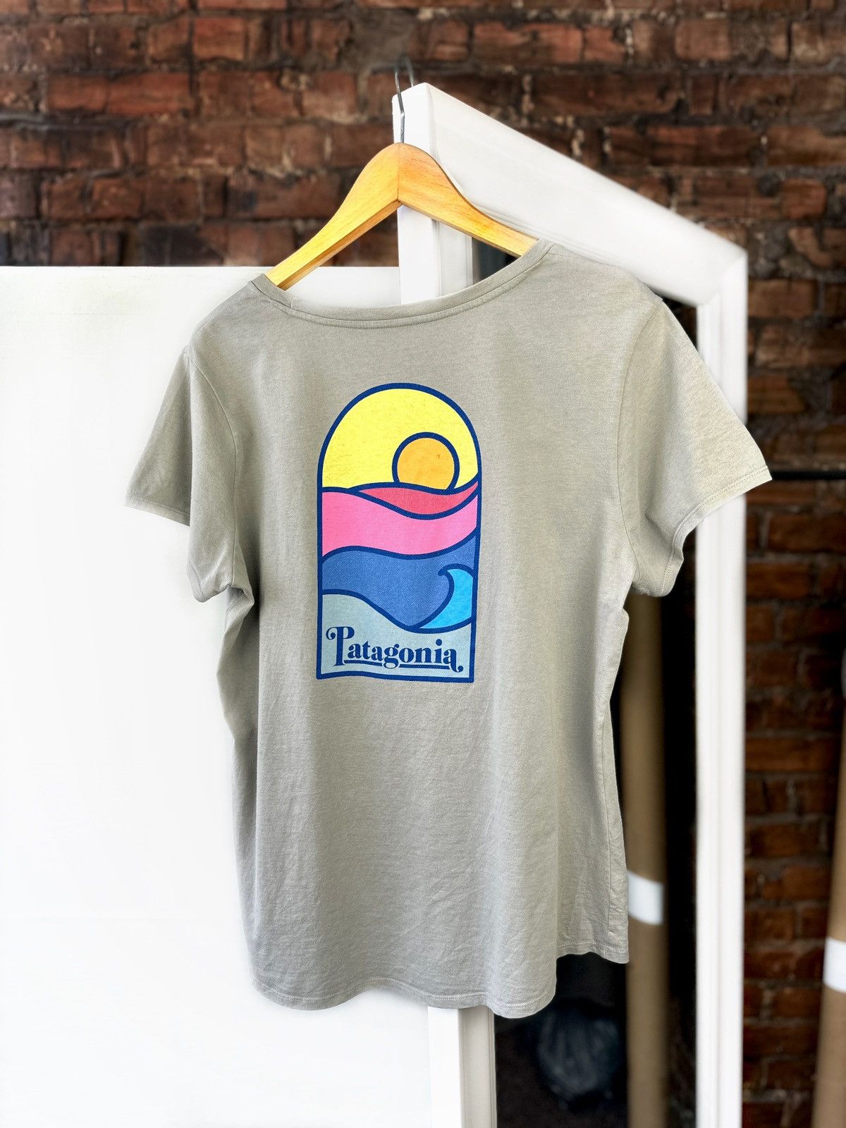 Patagonia Women’s Patagonia T-Shirts Big Logo Gray Size: XL Size XL / US 12-14 / IT 48-50 - 1 Thumbnail
