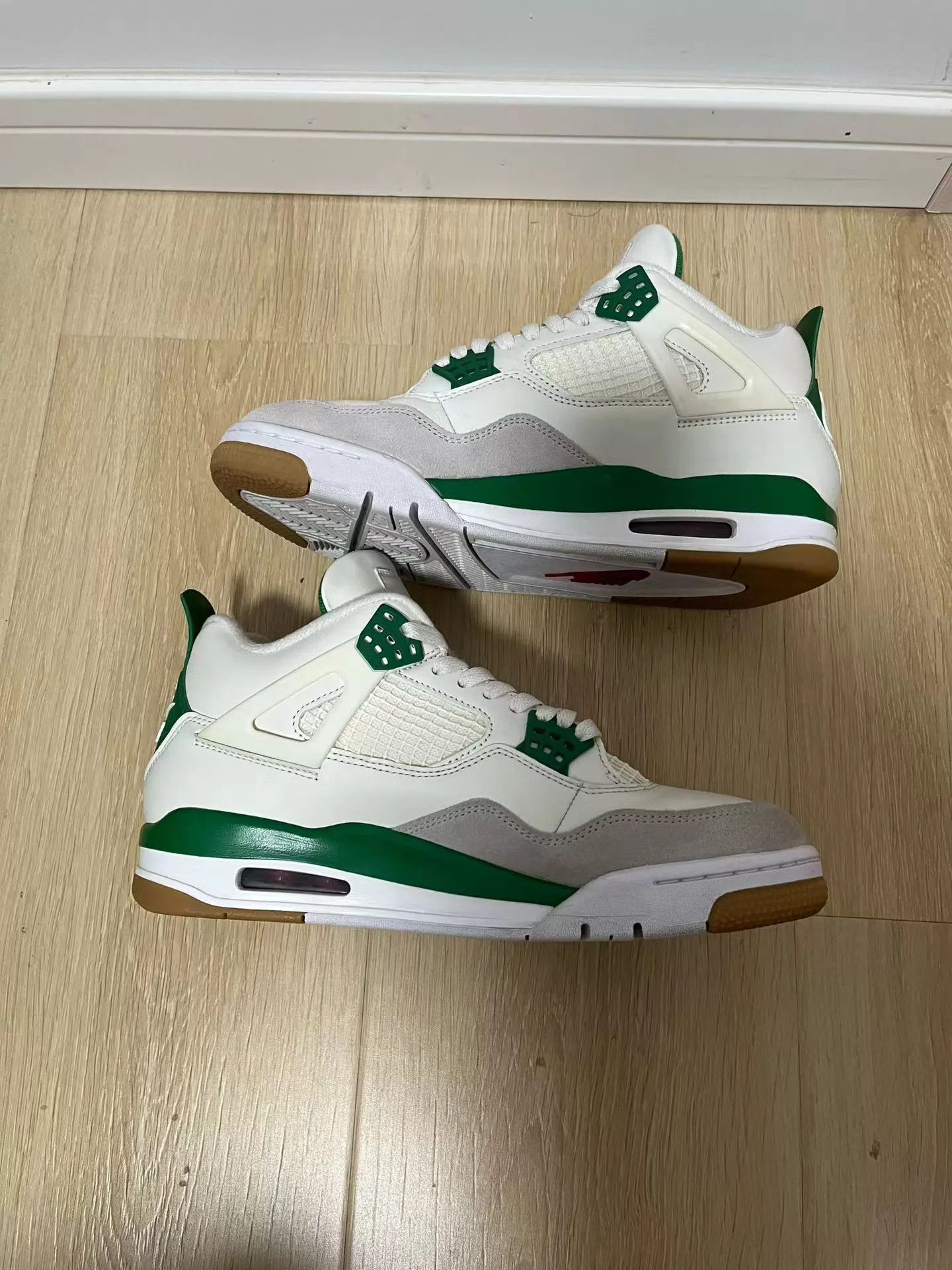 Nike Air Jordan 4 AJ4 x Nike SB White/Green 42.5 Worn OG box Size US 9.5 / EU 42-43 - 5 Thumbnail