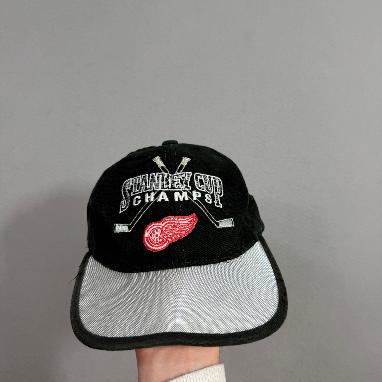 Vintage Vintage Starter Detroit Red Wings 1998 Stanley Cup Champs Size ONE SIZE - 1 Thumbnail