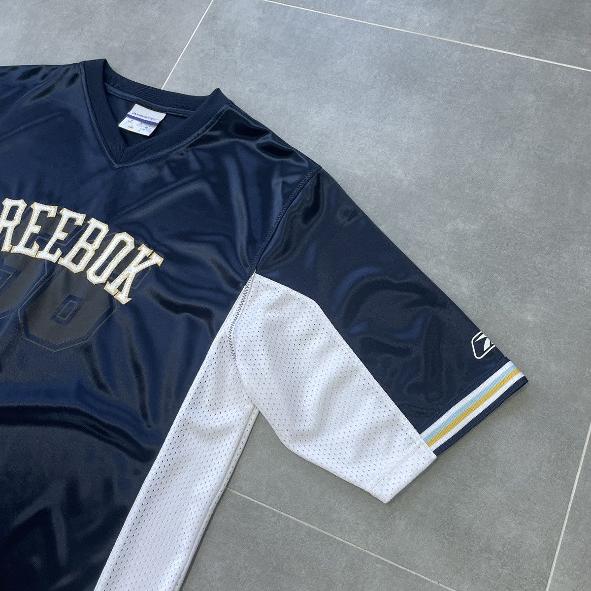 Reebok × Vintage Vintage Reebok Embroidered Logo T-Shirt Size M Size US M / EU 48-50 / 2 - 8 Thumbnail