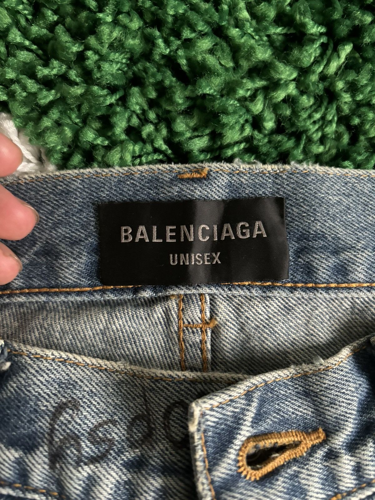 Balenciaga balenciaga destroyed jeans Size US 32 / EU 48 - 2 Thumbnail
