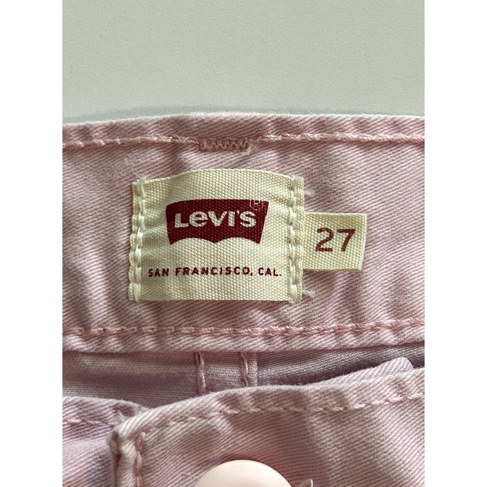 Levi's Levi's Shorts Women 27 Pink Bermuda Stretch Pockets Casual Summer Classic Womens Size 27" / US 4 / IT 40 - 5 Thumbnail