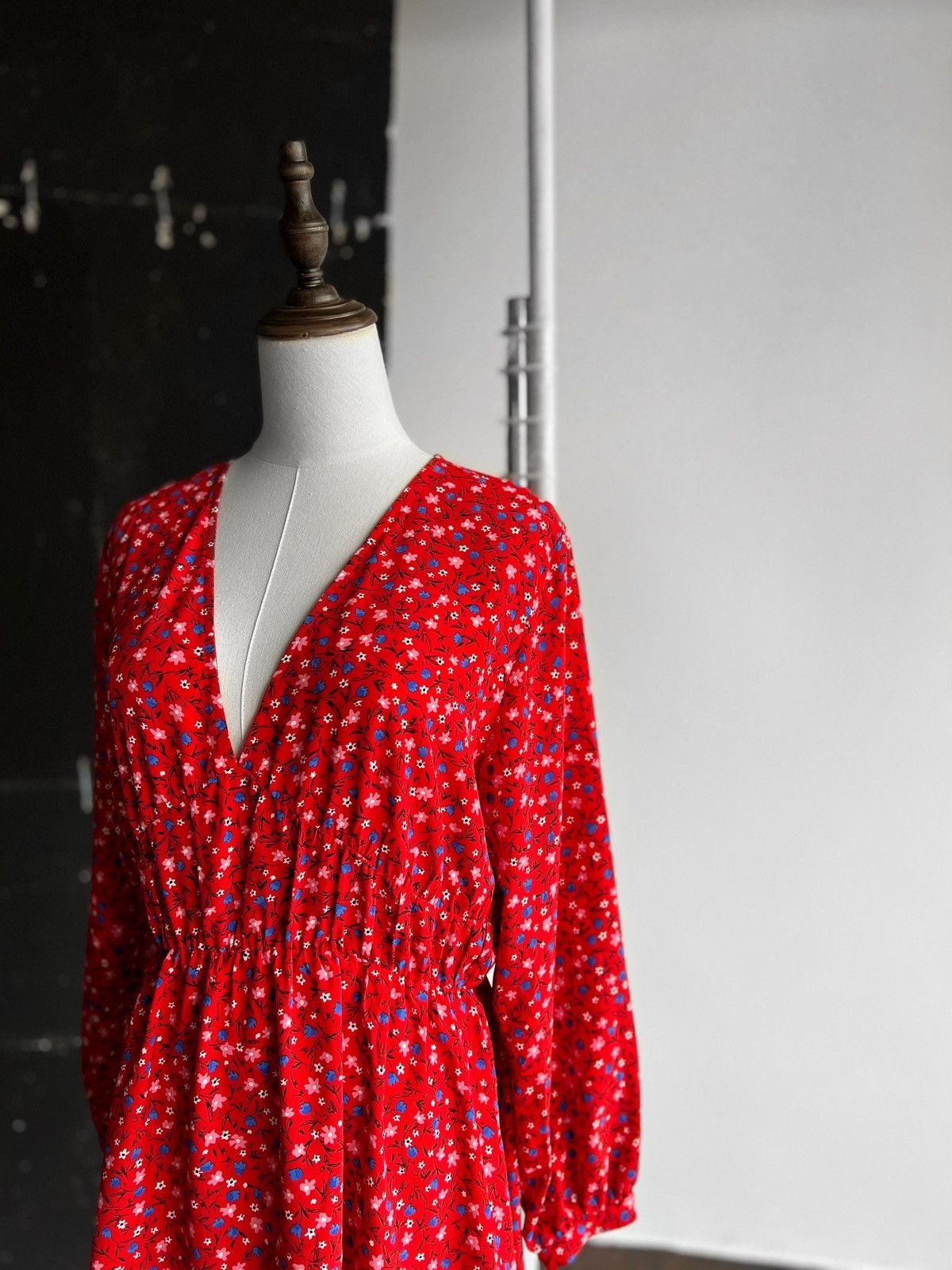 Designer × Zara Zara Womens Red Floral Pattern Flare Fit V-Neck Short Dress Size L / US 10 / IT 46 - 2 Thumbnail