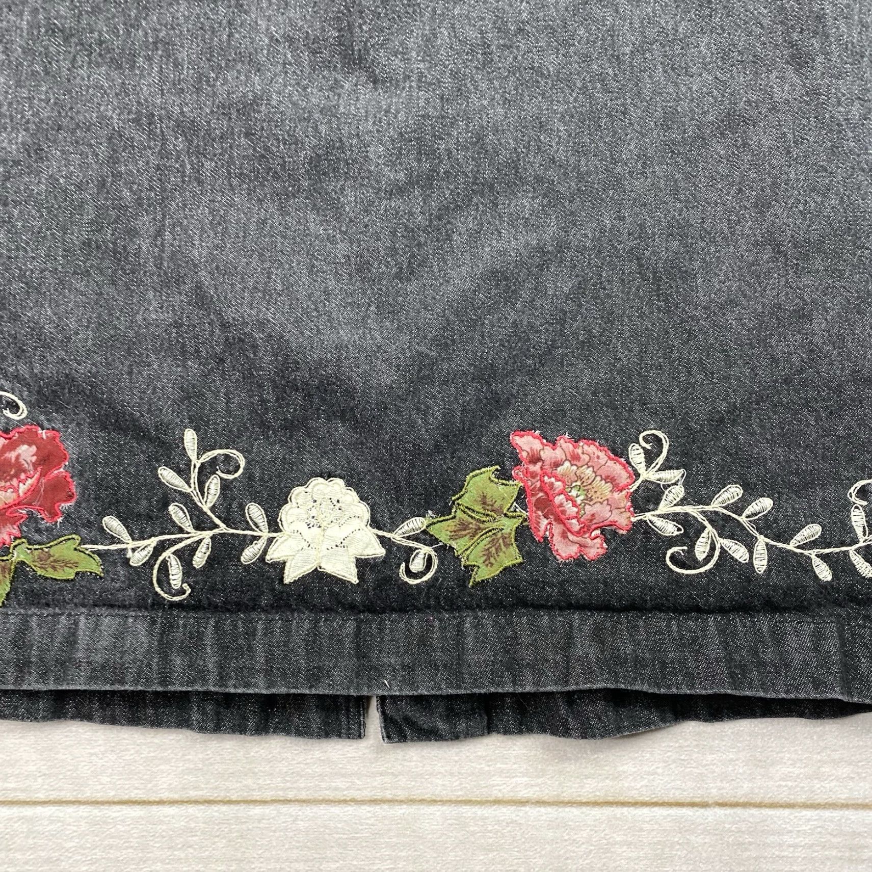 Denim & Co. VINTAGE Denim & Co Maxi Skirt 1X Black Floral Embroidered 90s Y2K Bohemian Hippie Festival 90s Men/S Women? Size 40" / US 18 - 2 Thumbnail