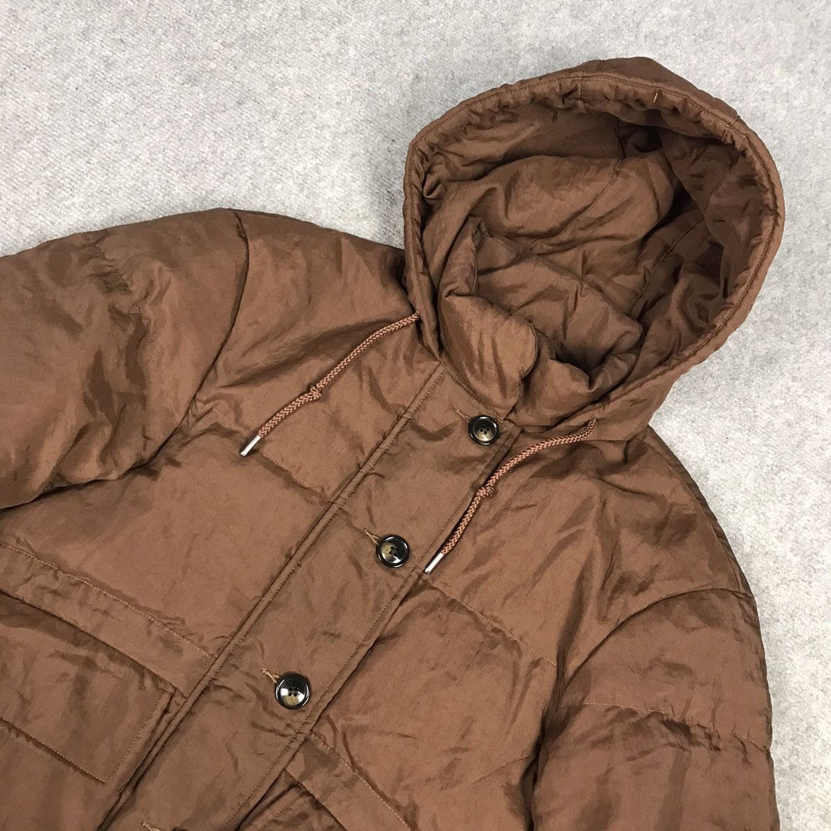 Japanese Brand × Jun Takahashi UNIQLO PUFFER WOMAN JACKET Size S / US 4 / IT 40 - 2 Thumbnail