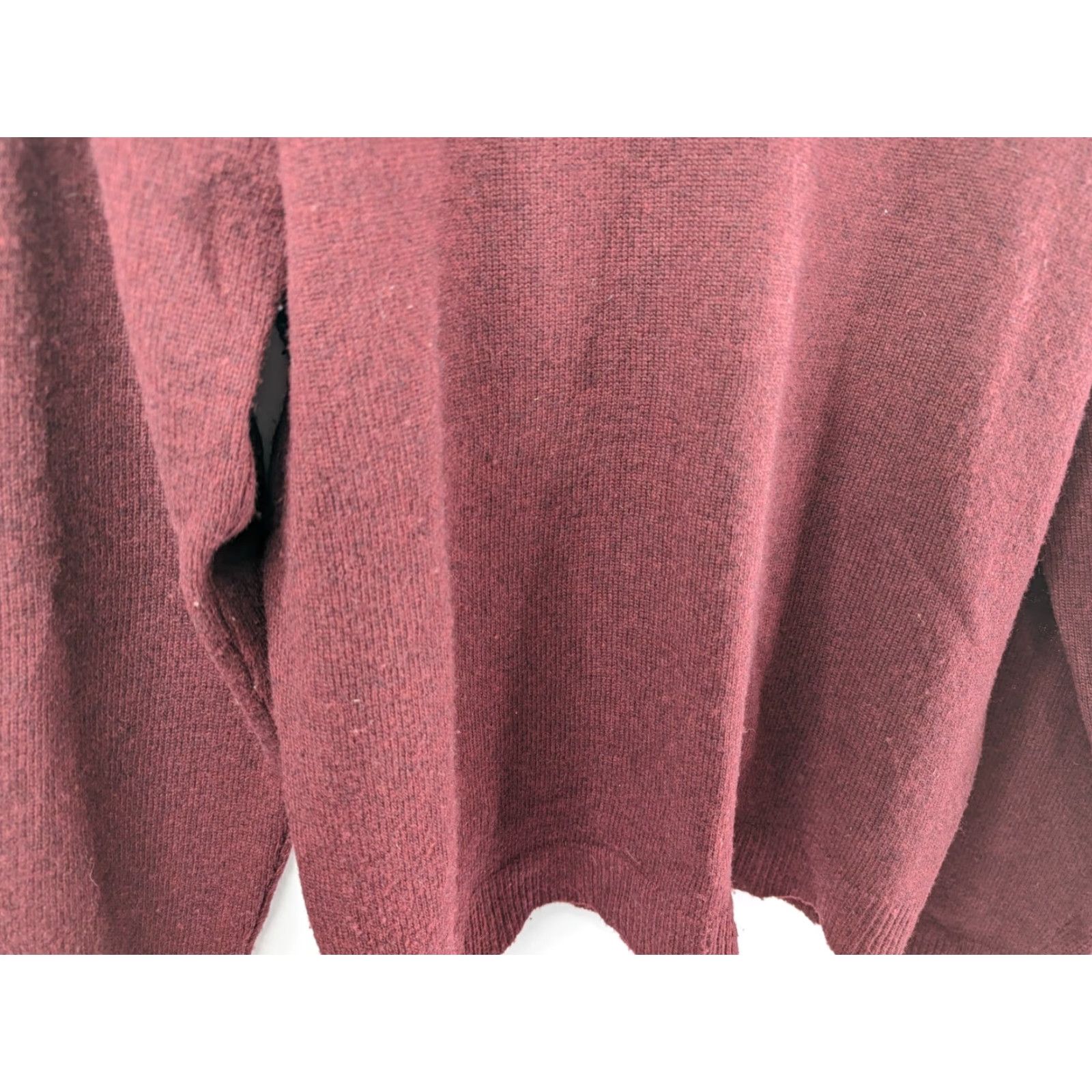 Abercrombie & Fitch VINTAGE Abercrombie & Fitch Sweater Unisex Adults Wool Maroon V-Neck Pullover Knit Size L Size US L / EU 52-54 / 3 - 3 Thumbnail