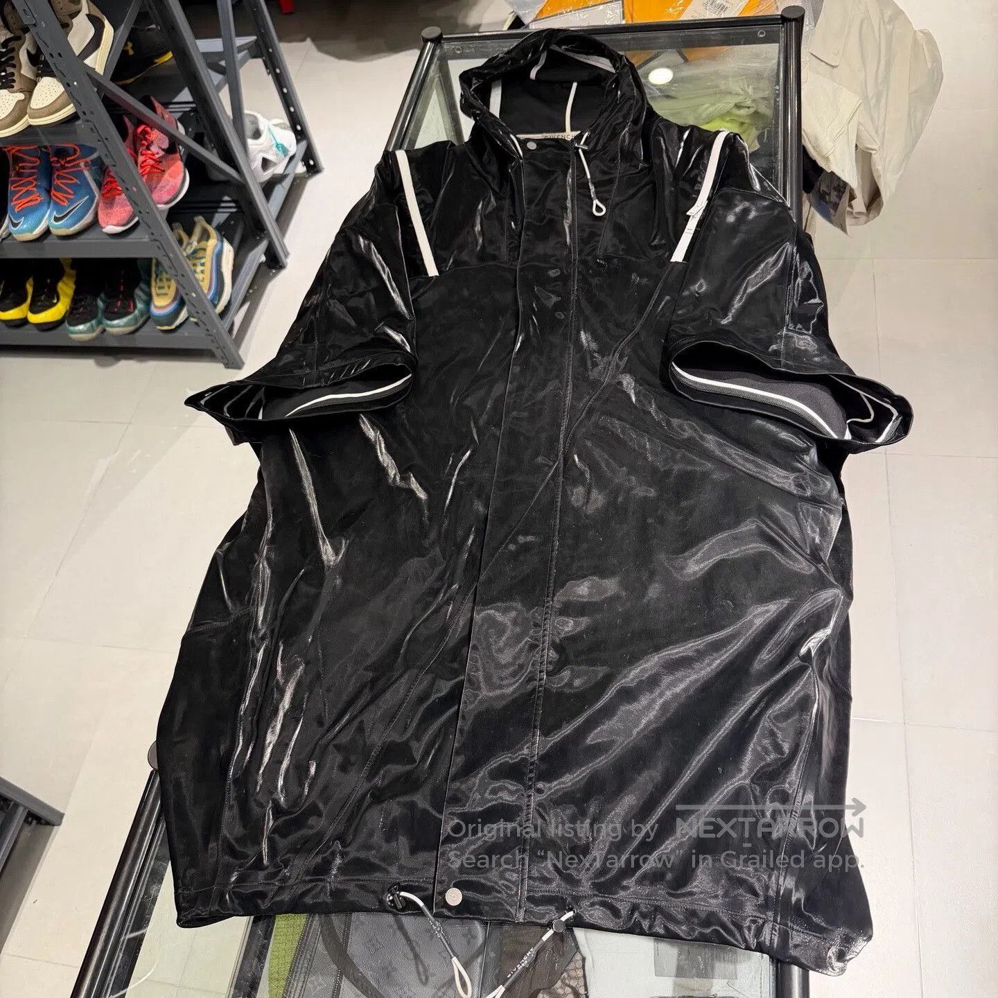 Givenchy Givenchy Black Short-Sleeve Coat. Size US M / EU 48-50 / 2 - 3 Thumbnail