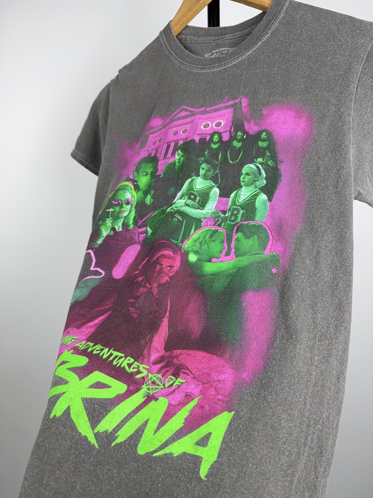 Warner Bros 2021 Chilling Adventures Sabrina Tee Y2K Gothic XS Size XS / US 0-2 / IT 36-38 - 7 Thumbnail