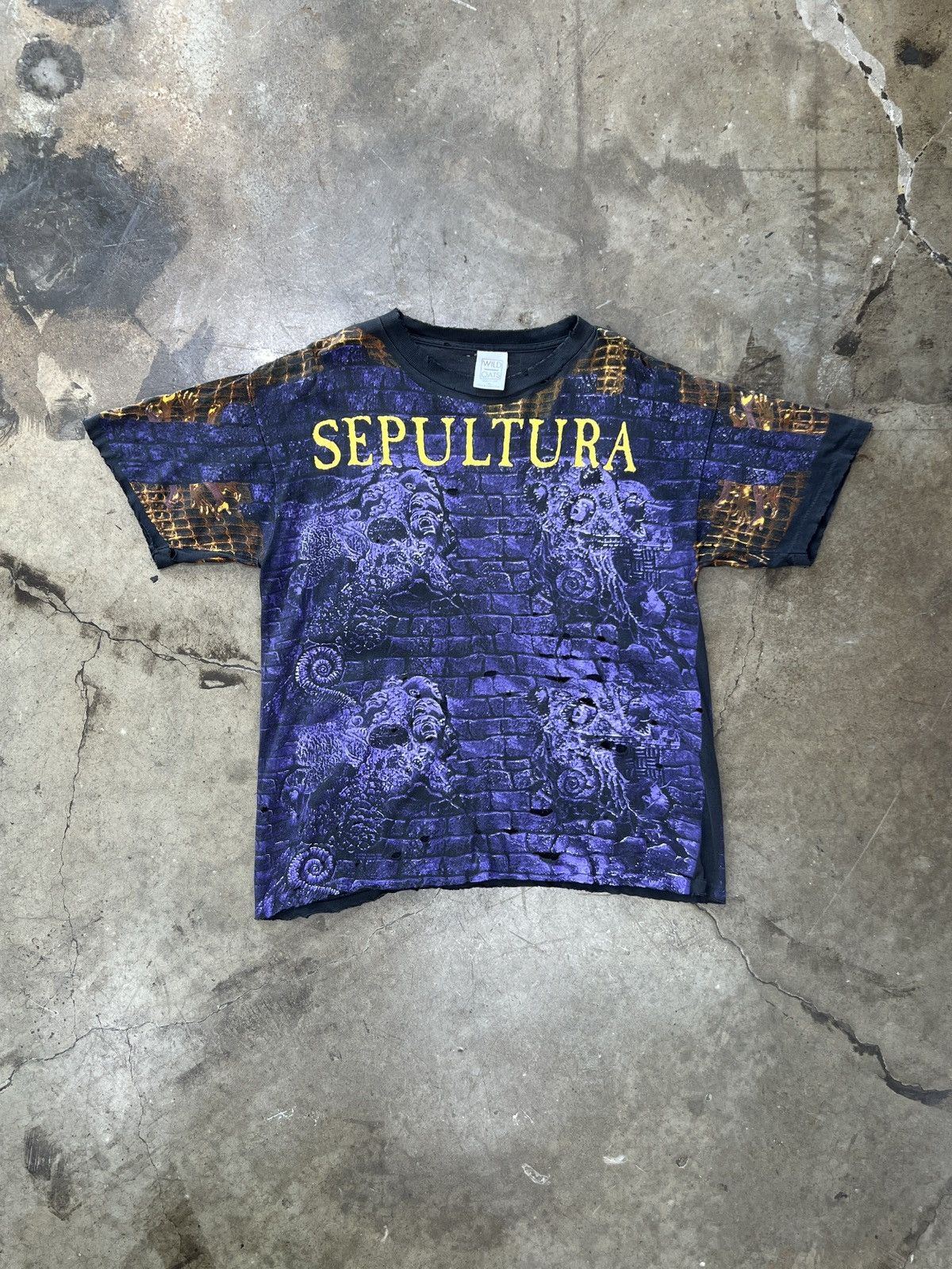 Band Tees Vintage AOP 1993 Sepultura Chaos Thrashed Tee XL WIld Oats Size US XL / EU 56 / 4 - 2 Thumbnail