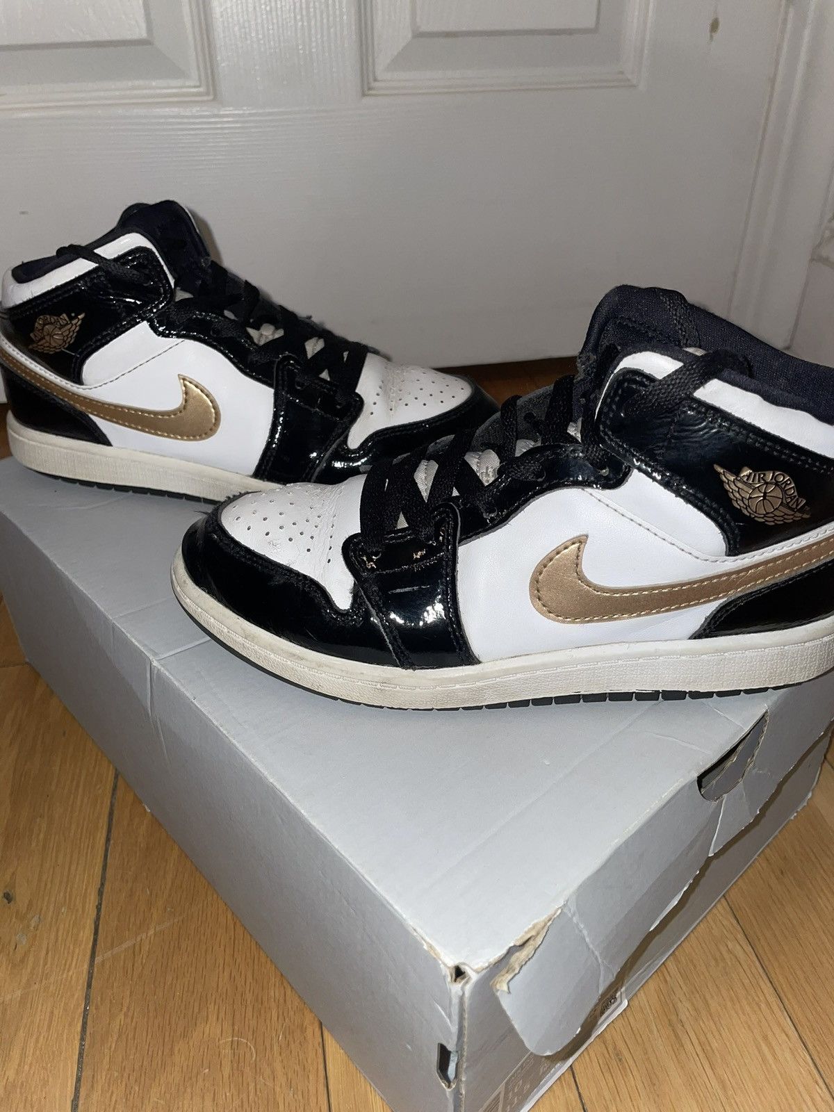 Jordan Brand jordan 1s Size US 5 / EU 37 - 2 Thumbnail