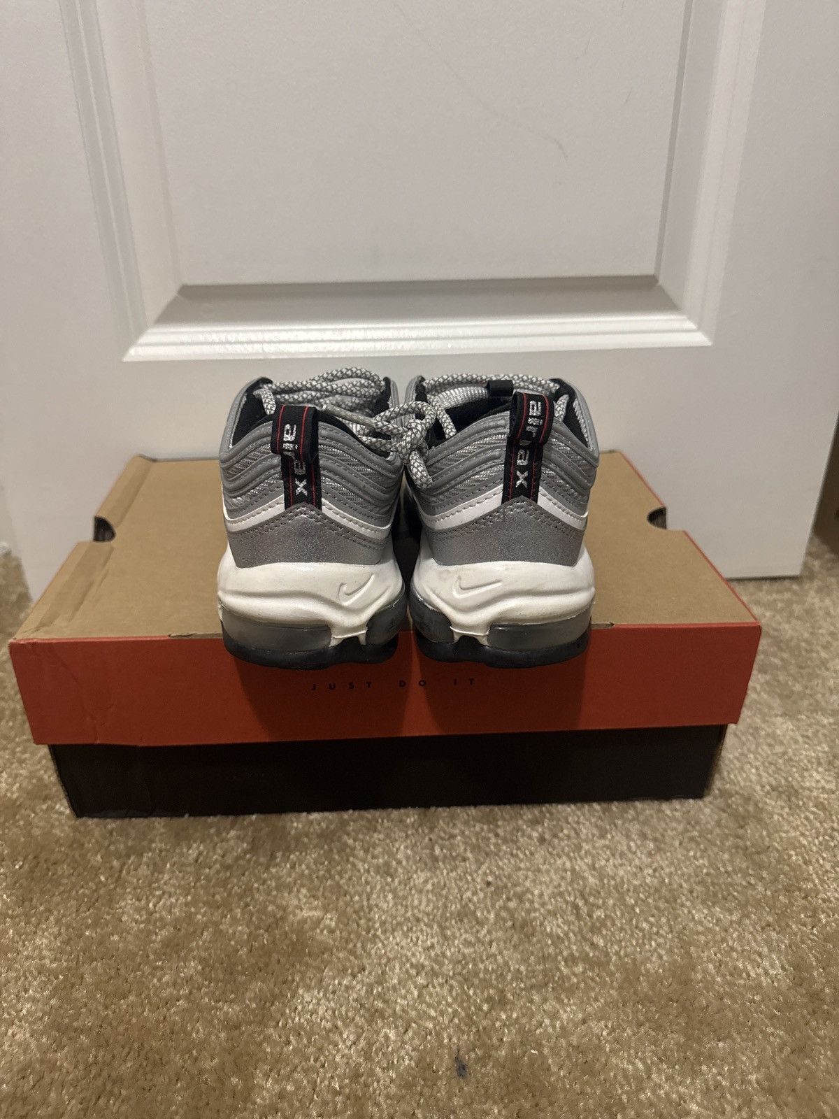 Nike NIKE AIR MAX 97 OG METALLIS SILVER Size US 7.5 / EU 40-41 - 4 Thumbnail