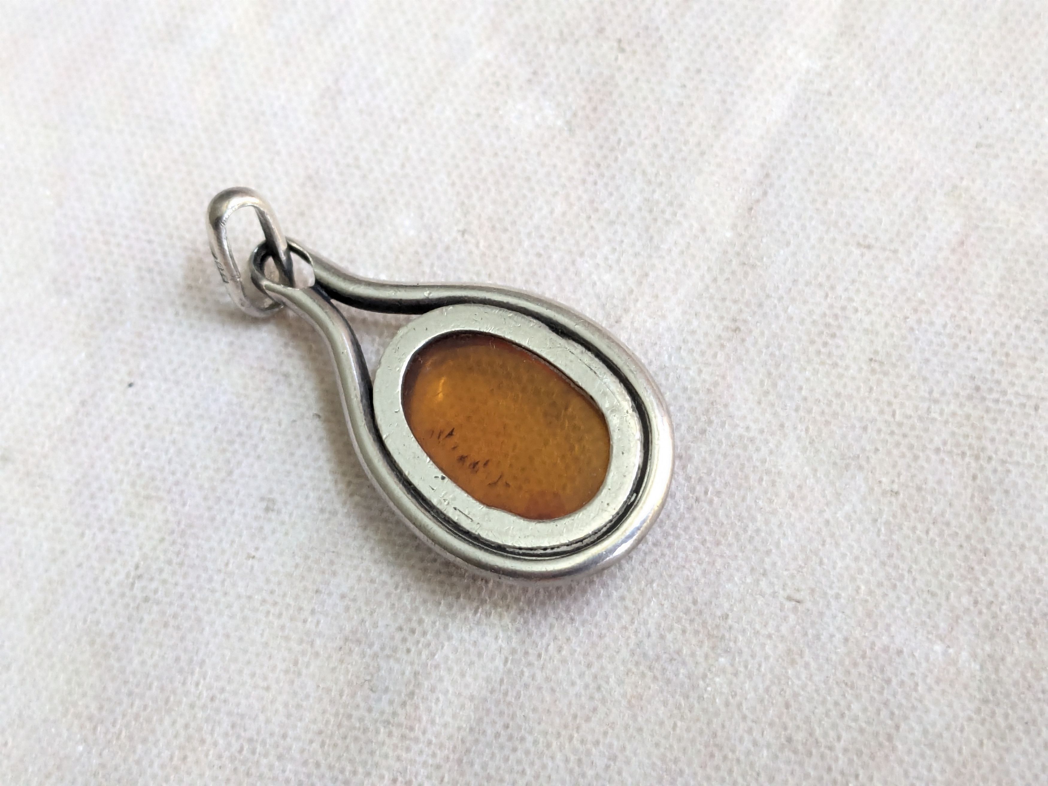 Jewelry × Vintage Vintage Sterling Silver Pendant Orange Amber Size ONE SIZE - 7 Thumbnail
