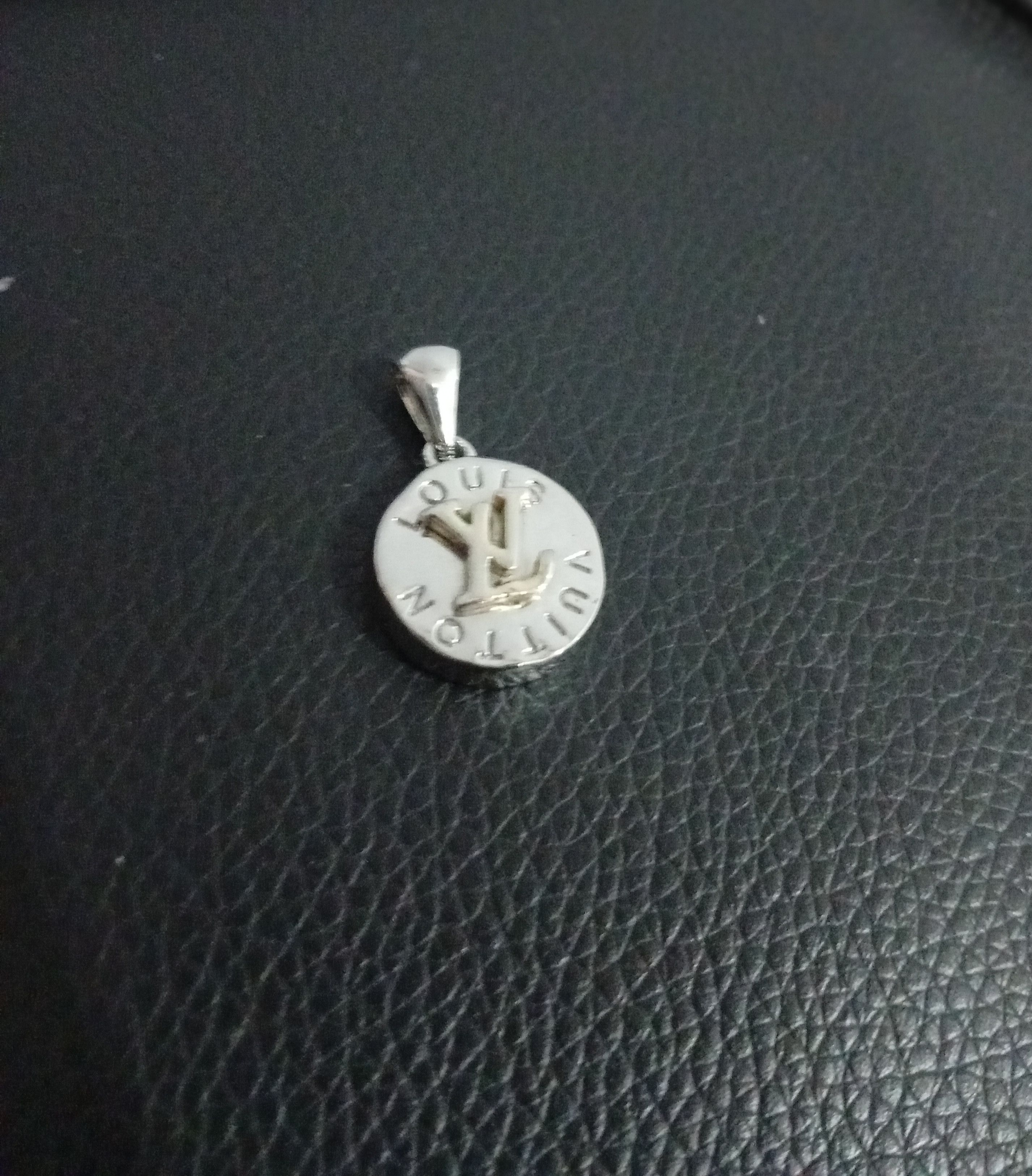 Louis Vuitton Louis Vuitton pendant Size ONE SIZE - 1 Thumbnail